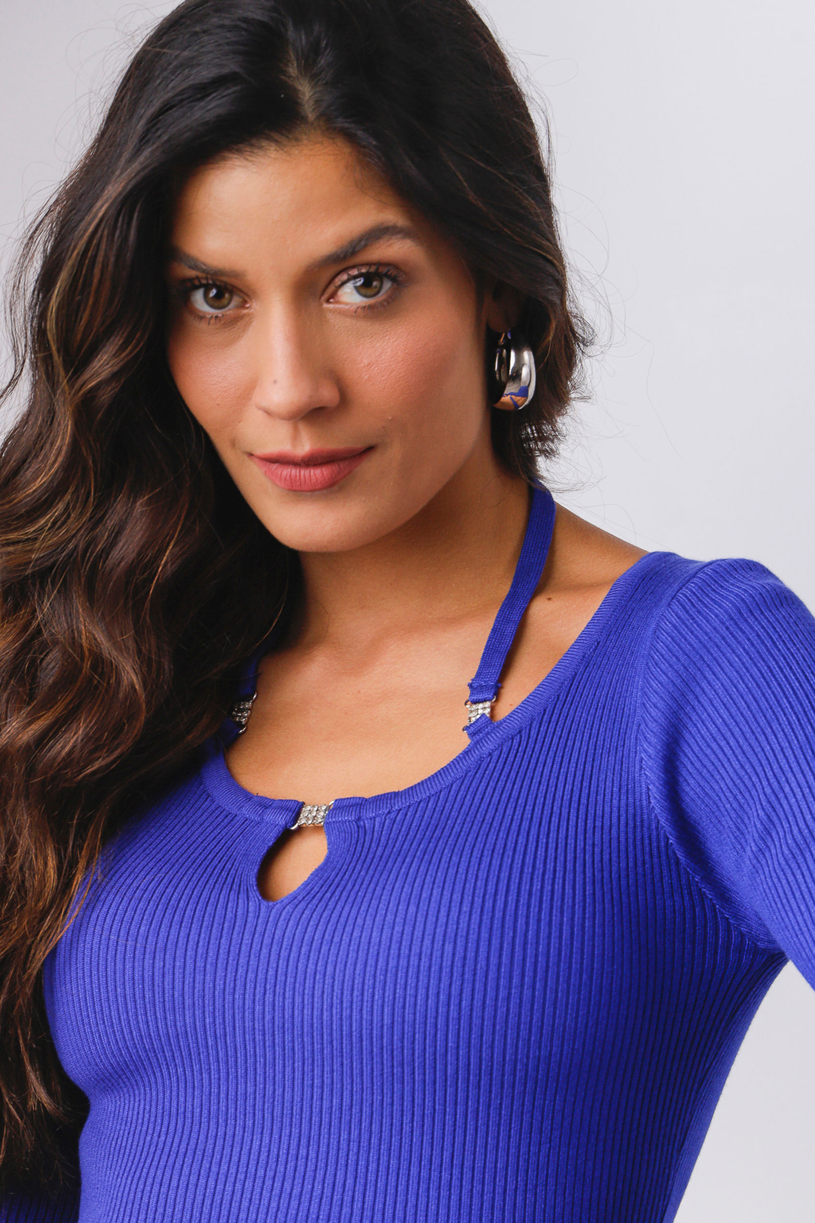 9034282 - Blusa Tricot Manga Longa Detalhe Decote AZUL 9034282 - Blusa Tricot Manga Longa Detalhe Decote AZUL