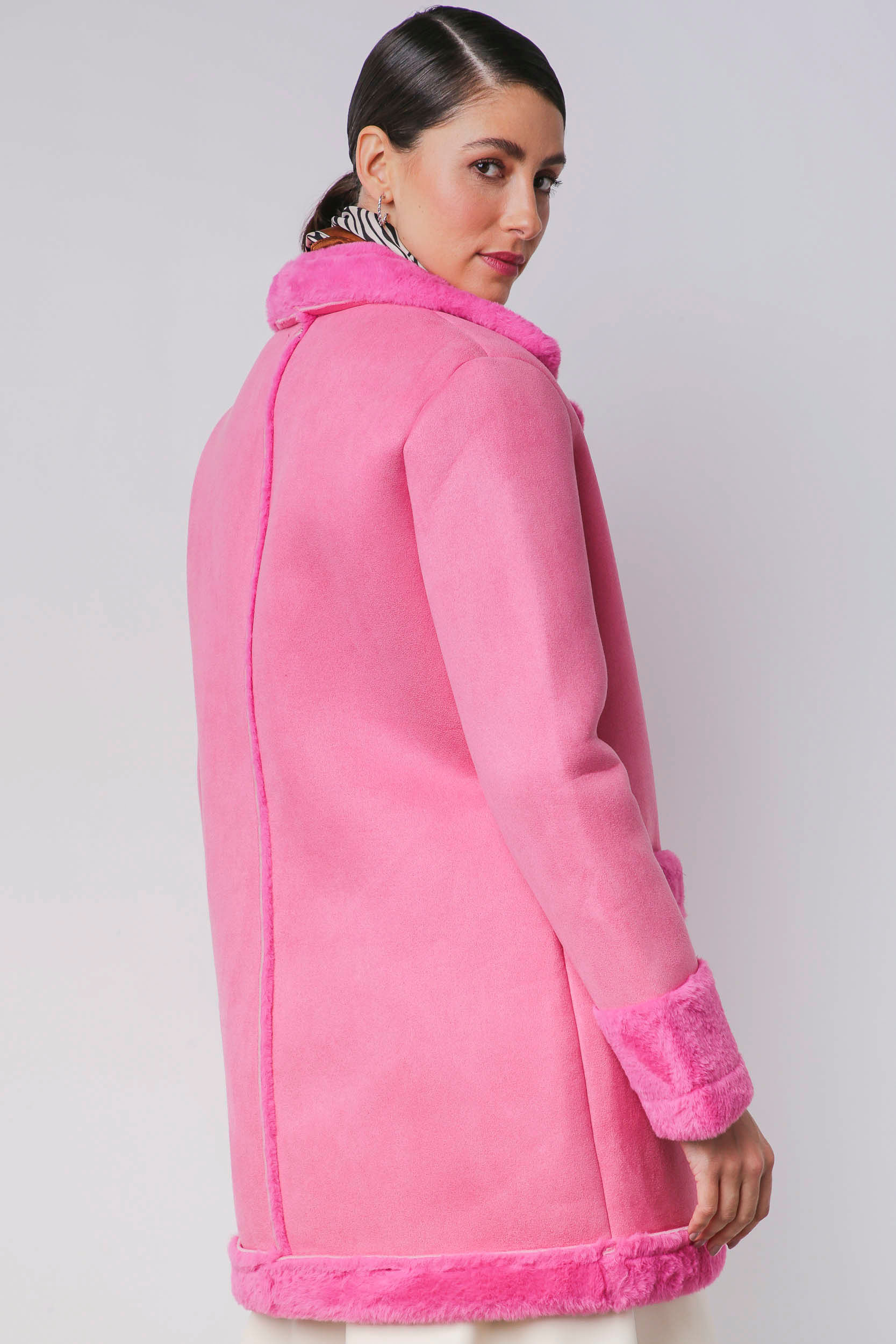 Casaco Alongado Suede Forrado Pelo ROSA Casaco Alongado Suede Forrado Pelo ROSA