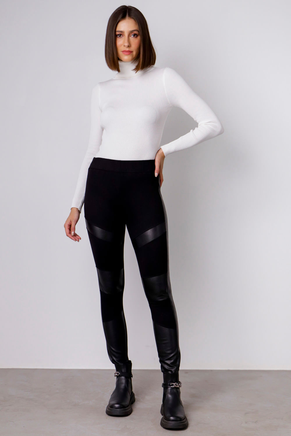 9034012 - Calça Montaria Recortes Pu PRETO
