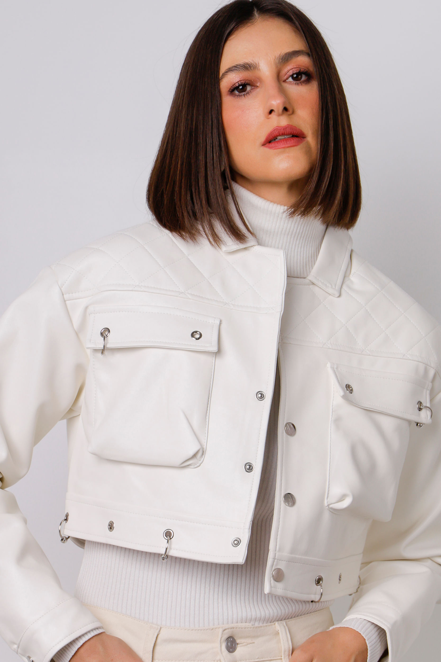 Jaqueta Cropped Argolas Pu OFF-WHITE Jaqueta Cropped Argolas Pu OFF-WHITE