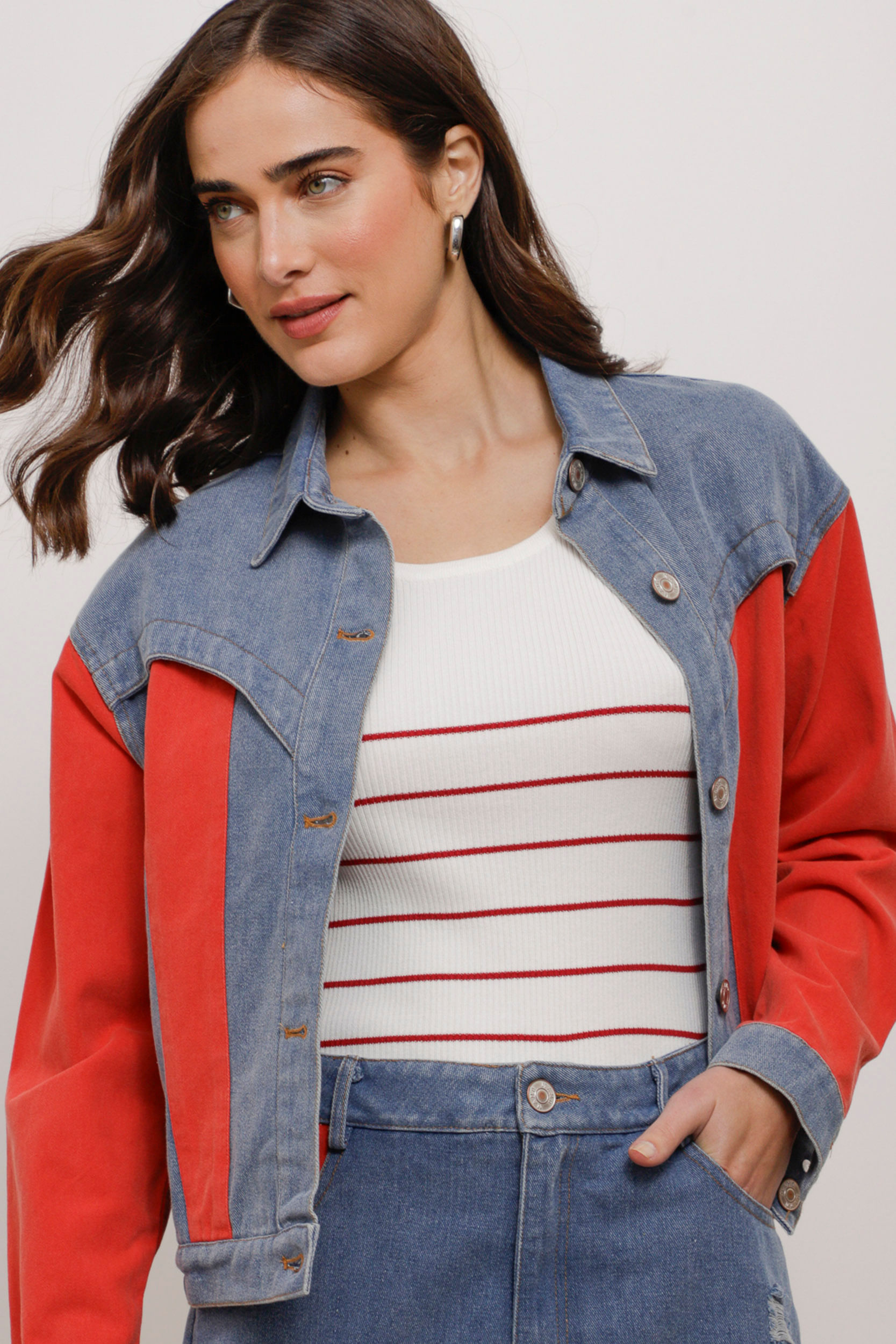 Jaqueta Jeans Color Recortes VERMELHO Jaqueta Jeans Color Recortes VERMELHO