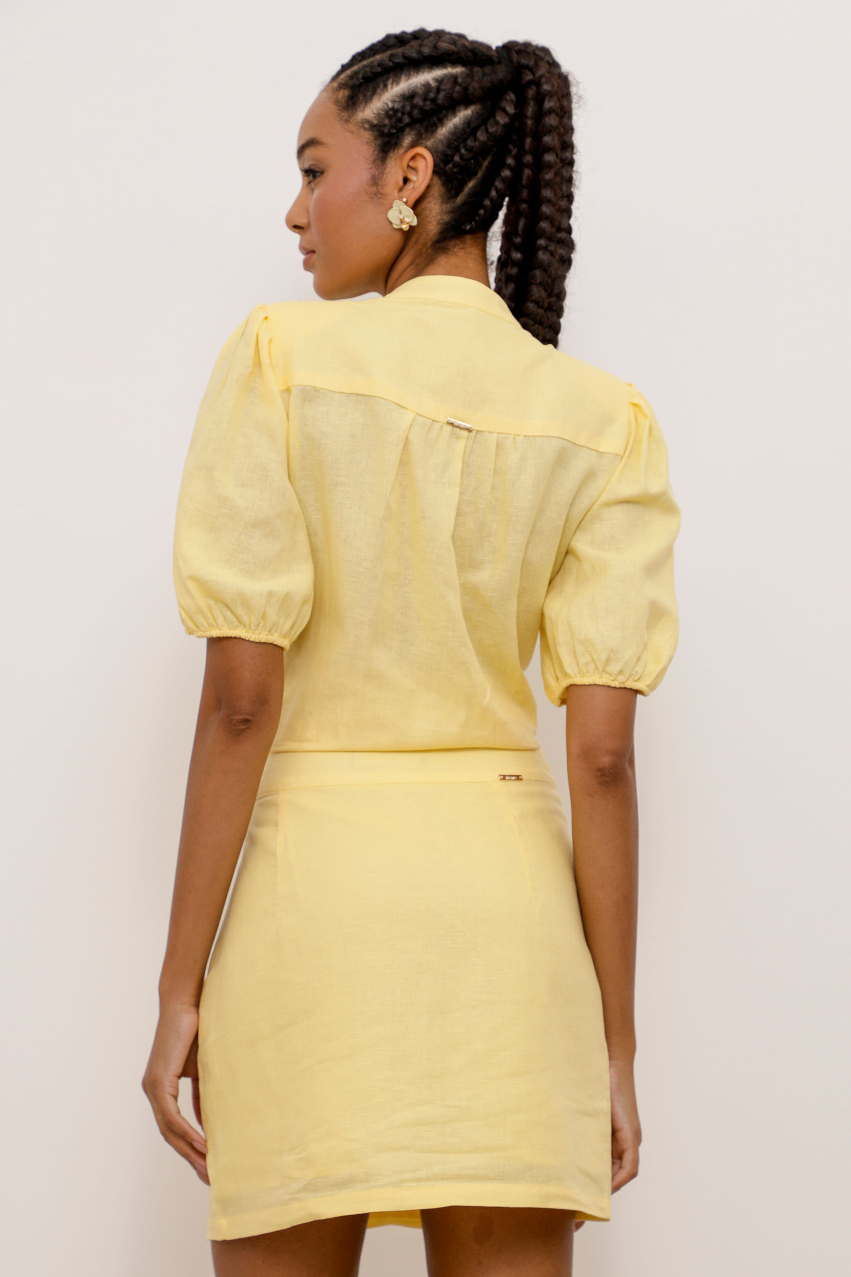Camisa Linho Manga Curta Com Ombreira AMARELO Camisa Linho Manga Curta Com Ombreira AMARELO