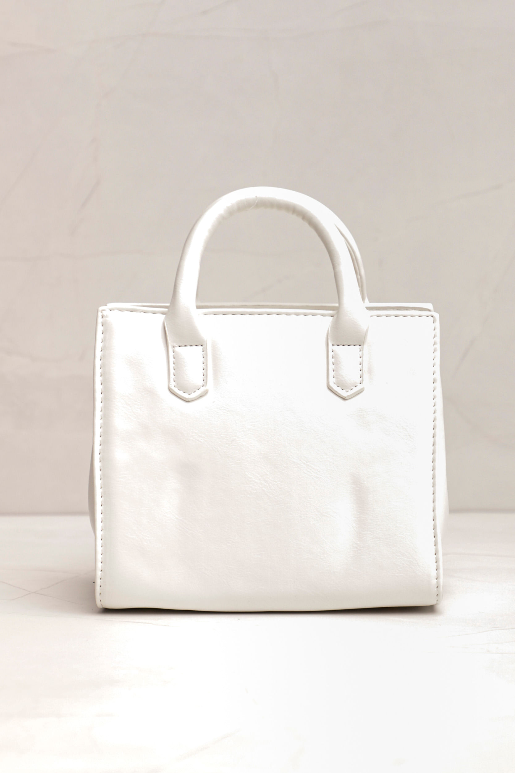 9034552 - Bolsa Quadrada Detalhe Dourado OFF-WHITE 9034552 - Bolsa Quadrada Detalhe Dourado OFF-WHITE