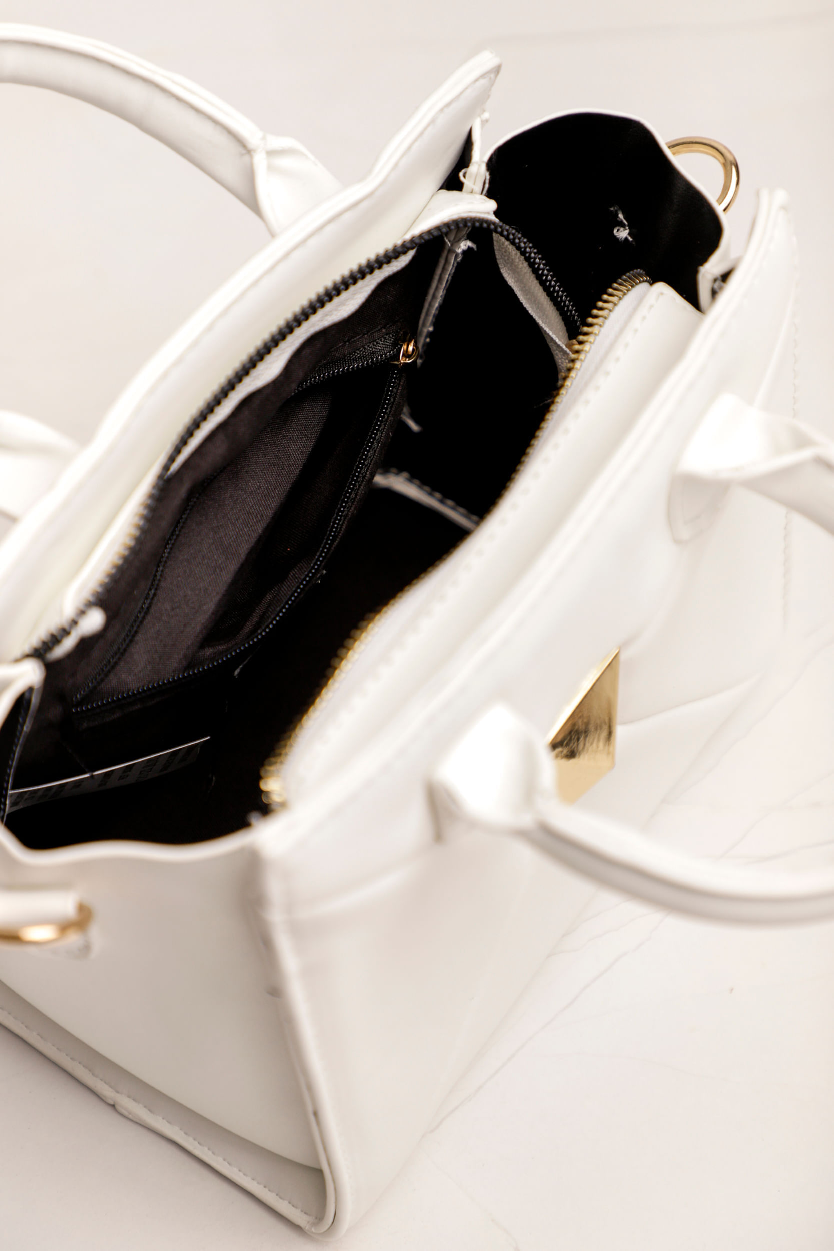 9034552 - Bolsa Quadrada Detalhe Dourado OFF-WHITE 9034552 - Bolsa Quadrada Detalhe Dourado OFF-WHITE