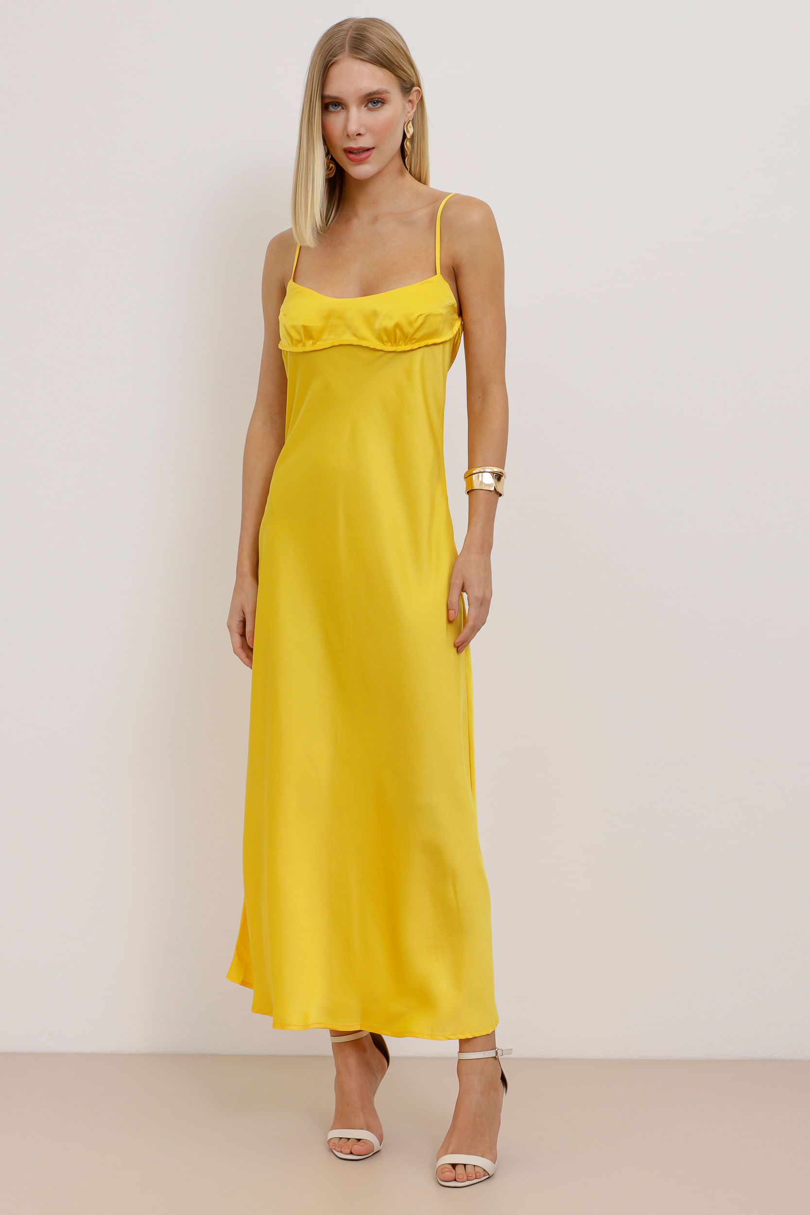 9033795 - Vestido longuete Cetim Decote Taça AMARELO