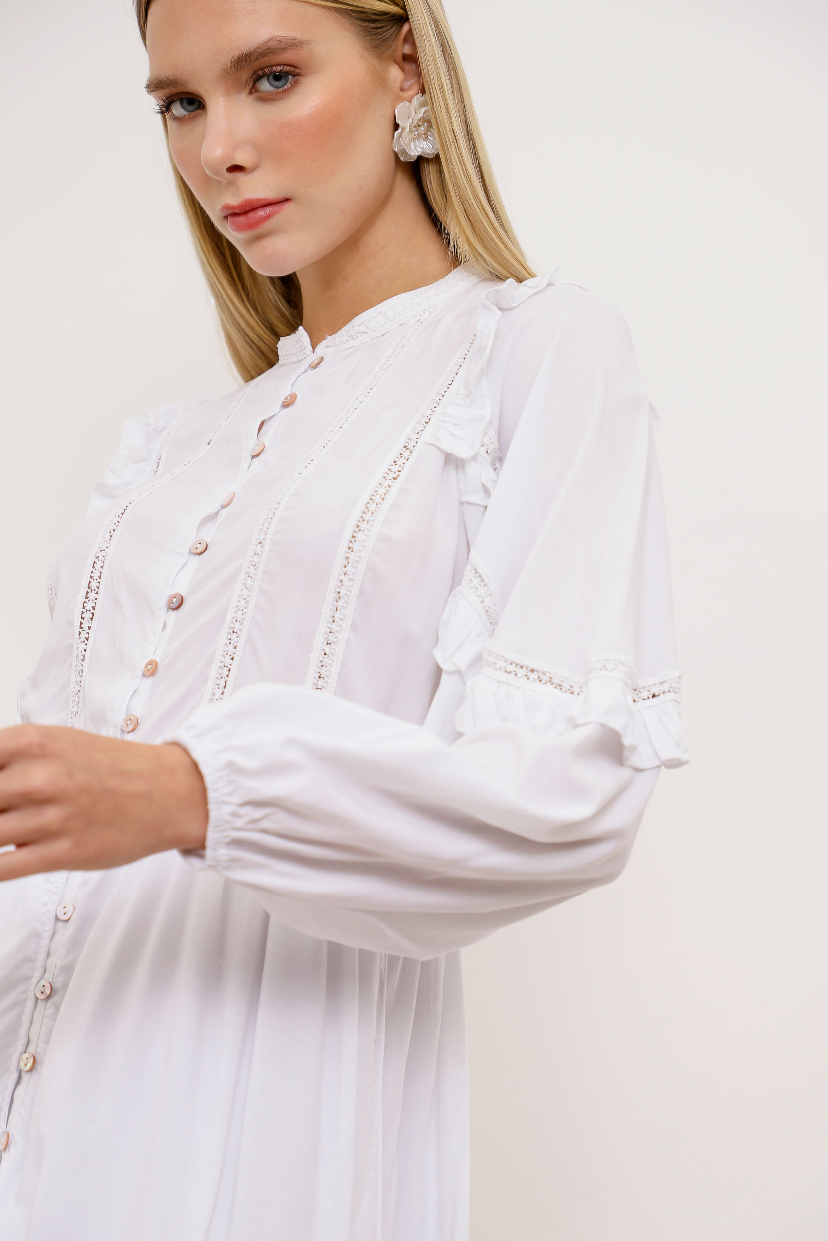 9034532 - Vestido Curto Boho Viscose com Renda  BRANCO