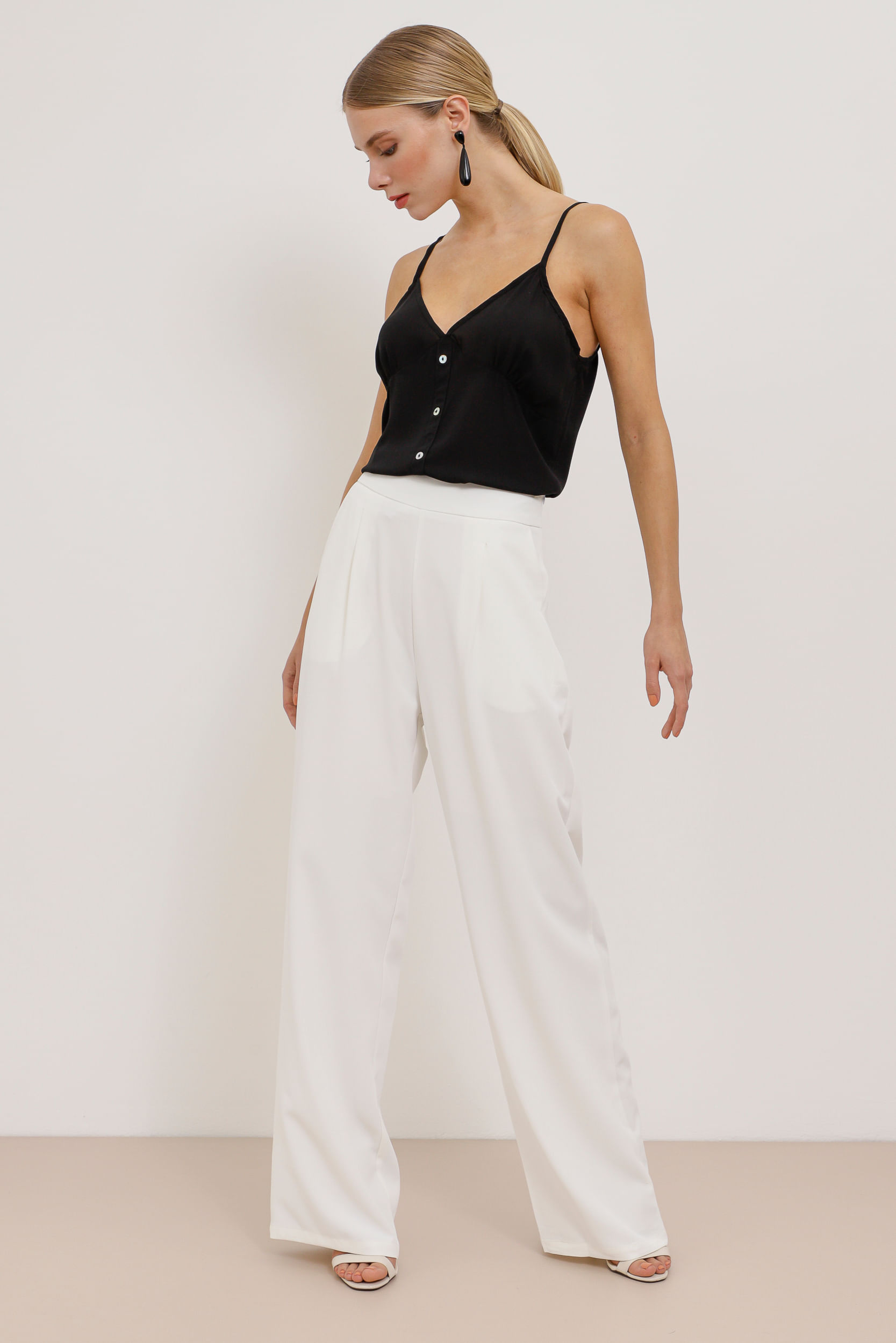 Regata Alcinha Georgette Detalhe Botões PRETO Regata Alcinha Georgette Detalhe Botões PRETO