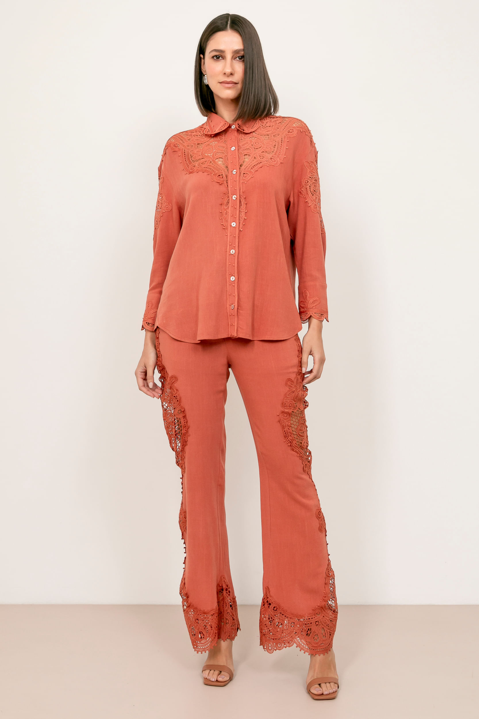 Calça Com Renda Lateral  MARROM