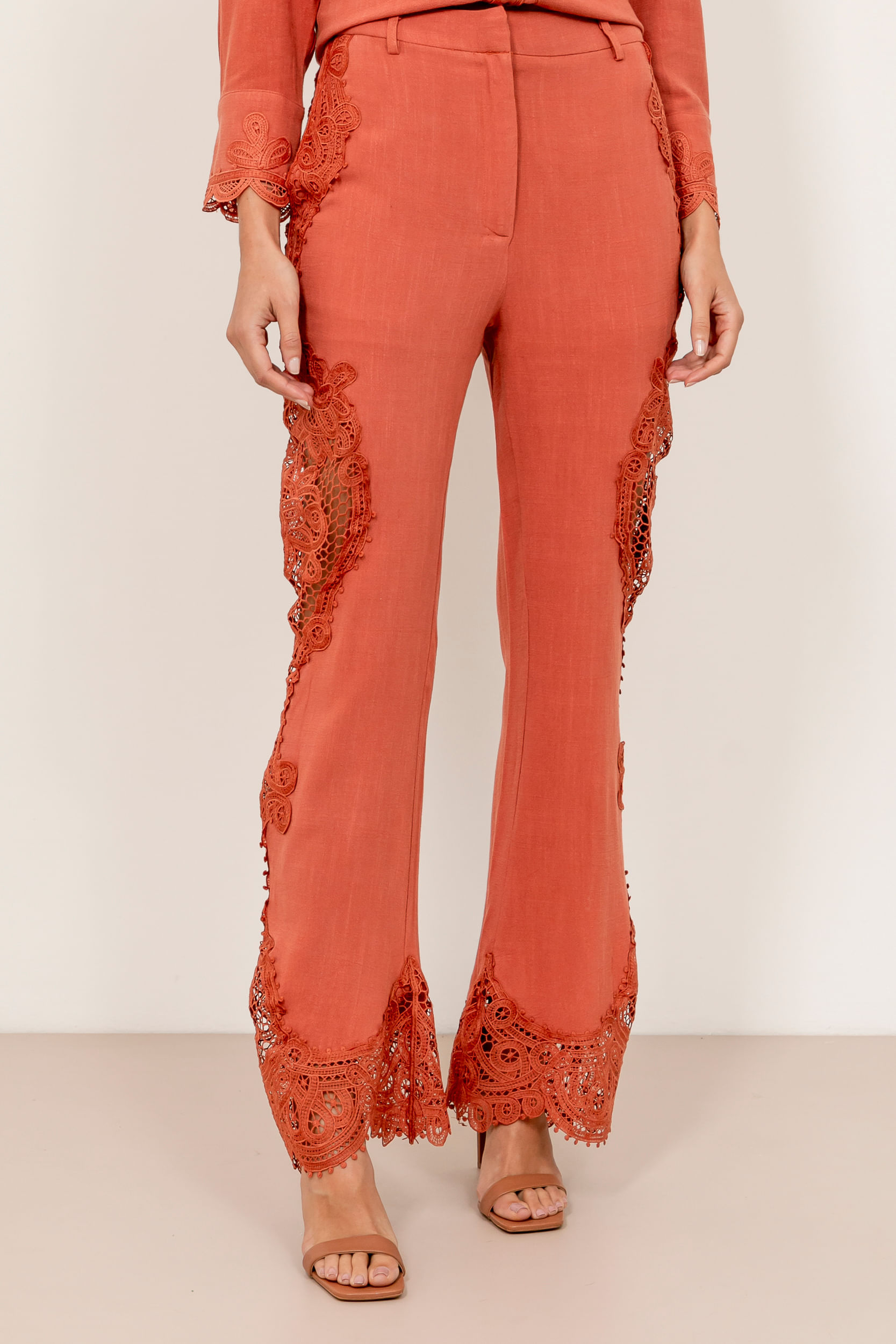 Calça Com Renda Lateral MARROM Calça Com Renda Lateral MARROM