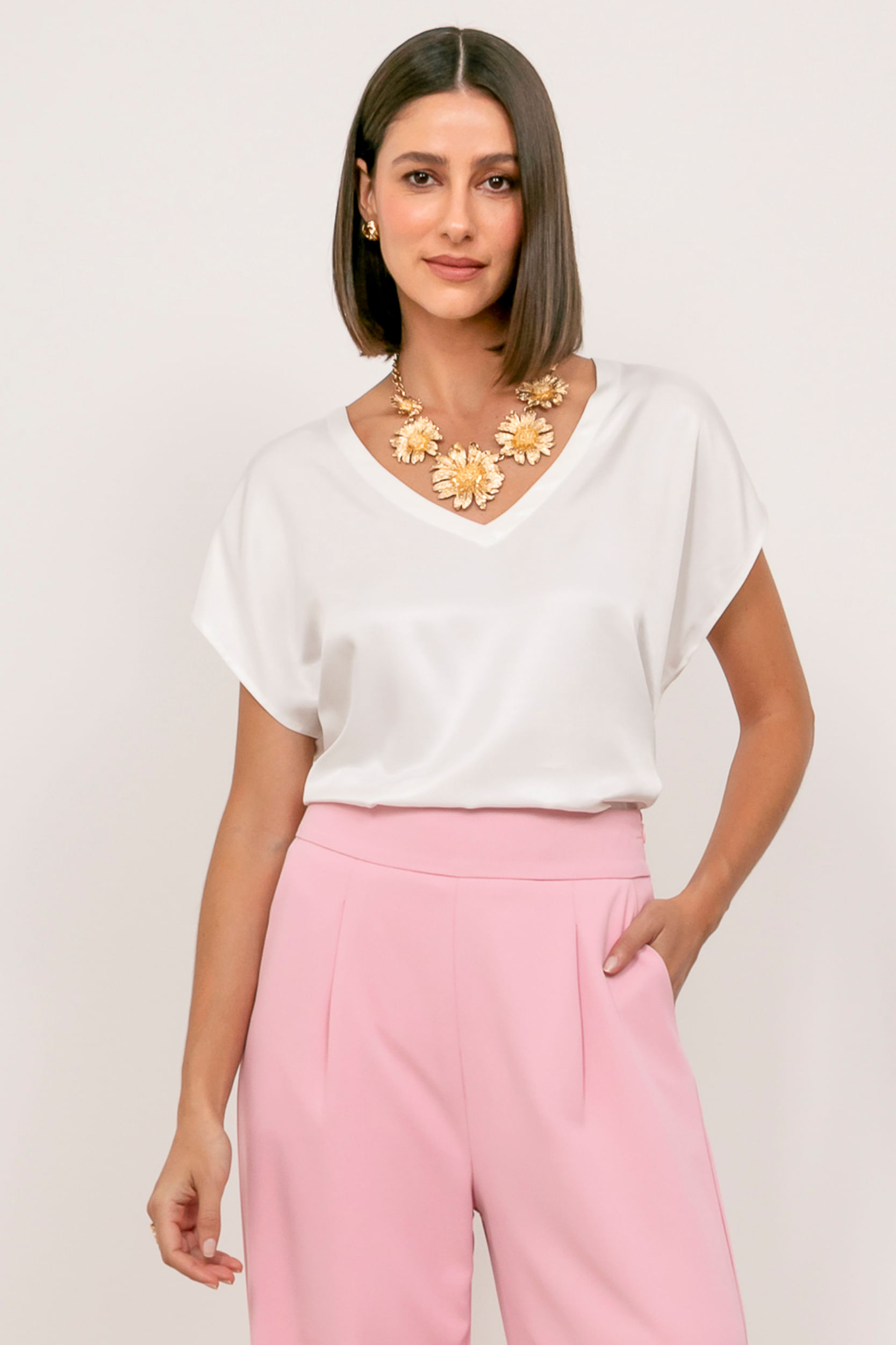 9034707 - Blusa Ampla Com Colar  BRANCO