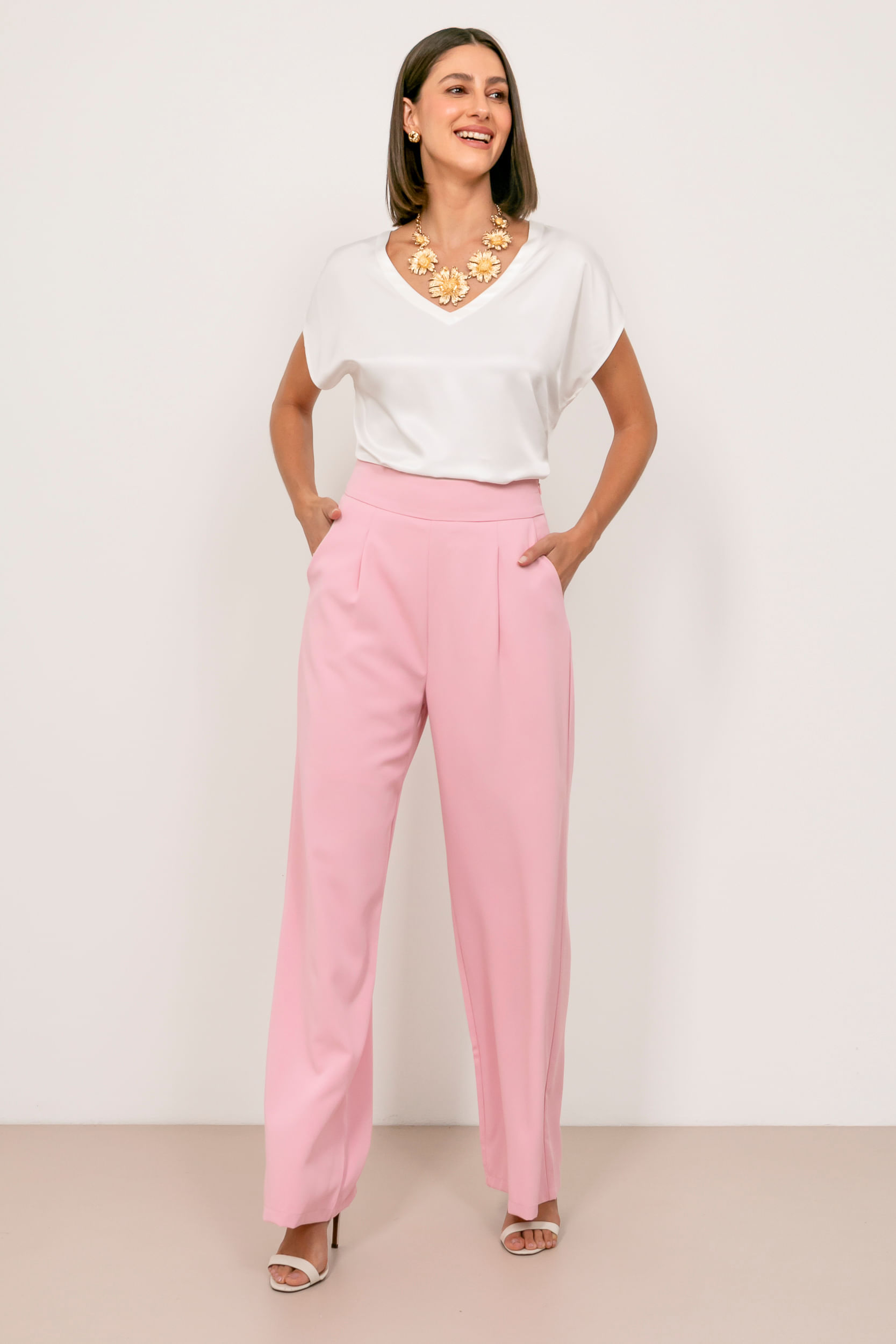 9034707 - Blusa Ampla Com Colar  BRANCO