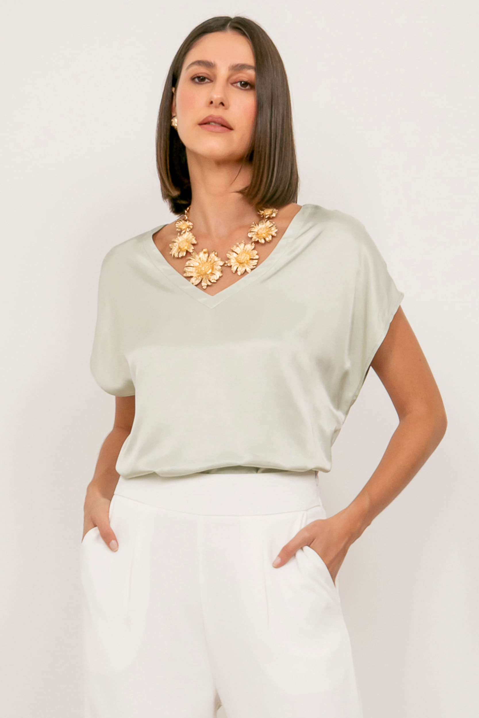 9034707 - Blusa Ampla Com Colar  VERDE OLIVA