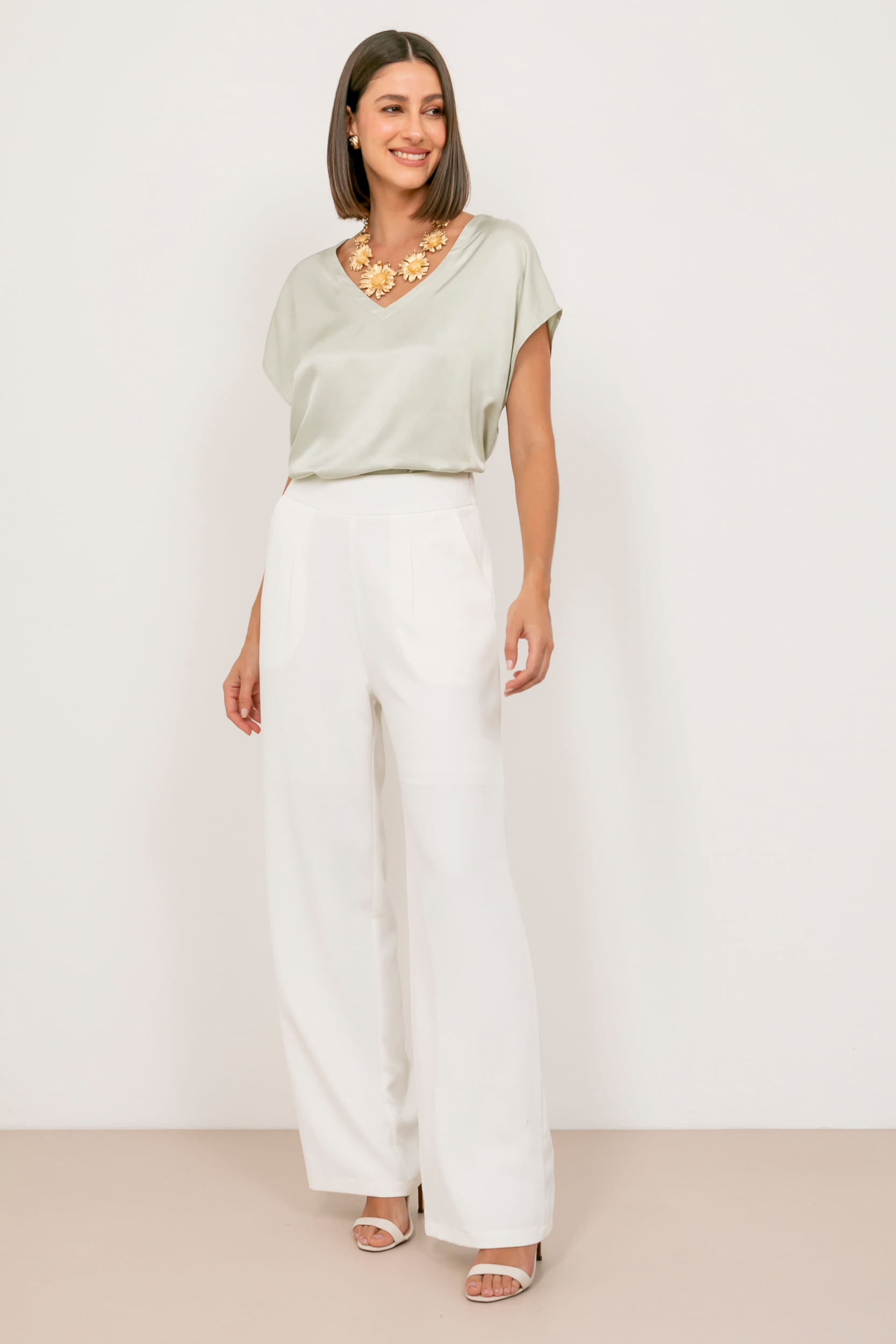 9034707 - Blusa Ampla Com Colar  VERDE OLIVA