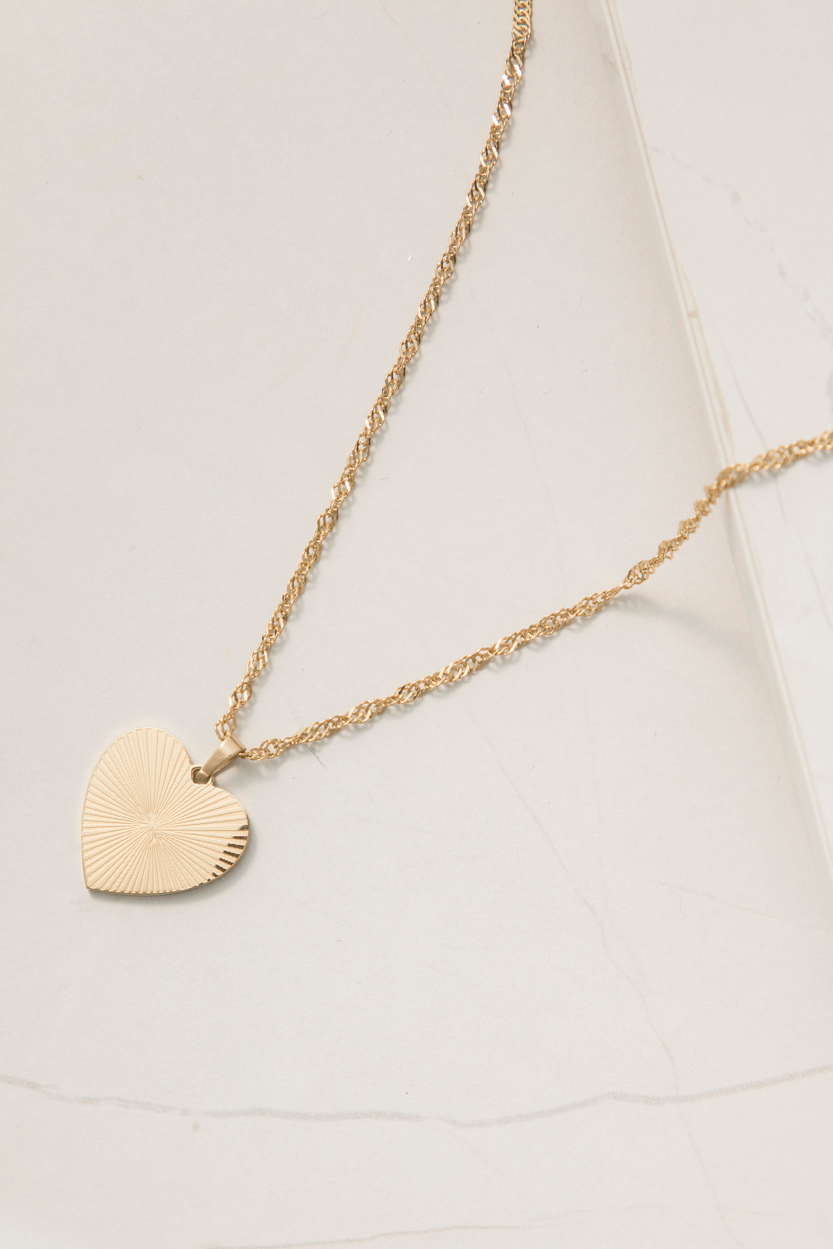 9034475 - Colar Pingente Coração Delicado  DOURADO