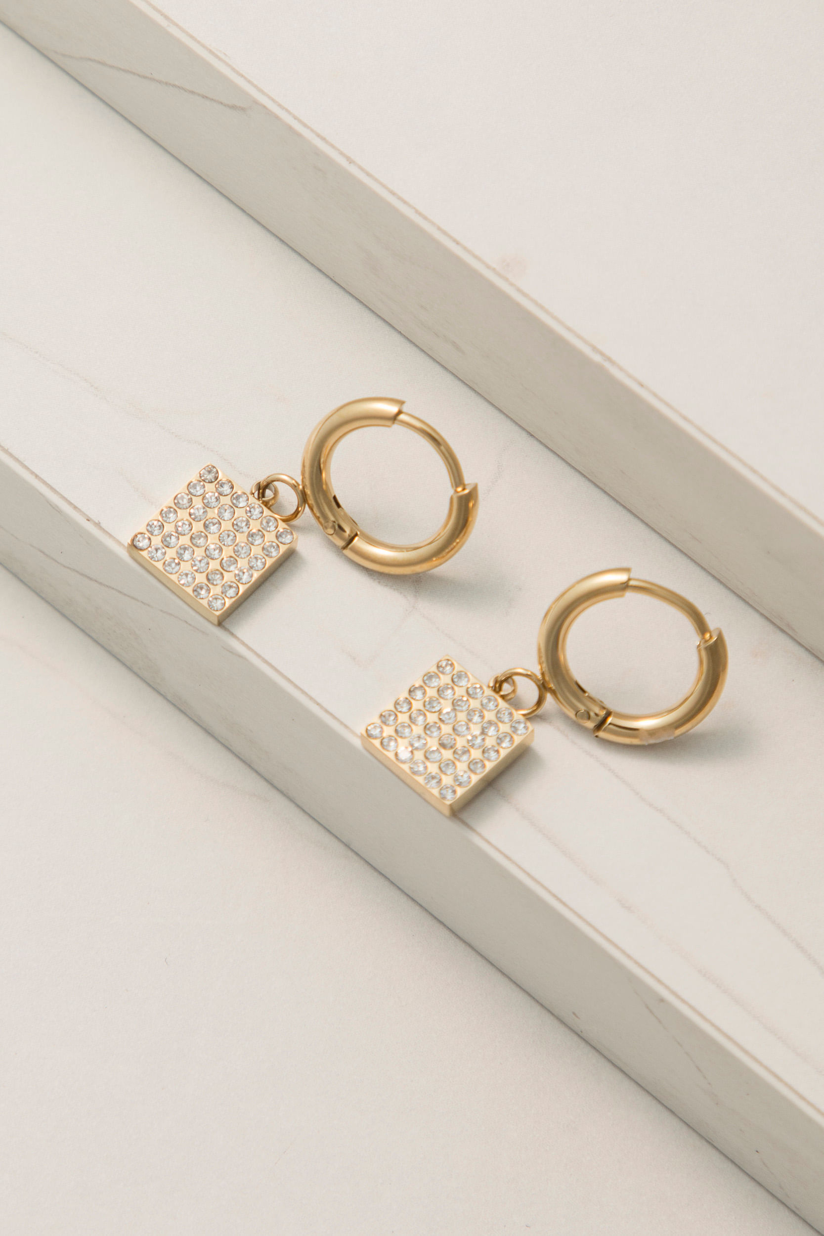 Brinco Strass Delicado  DOURADO