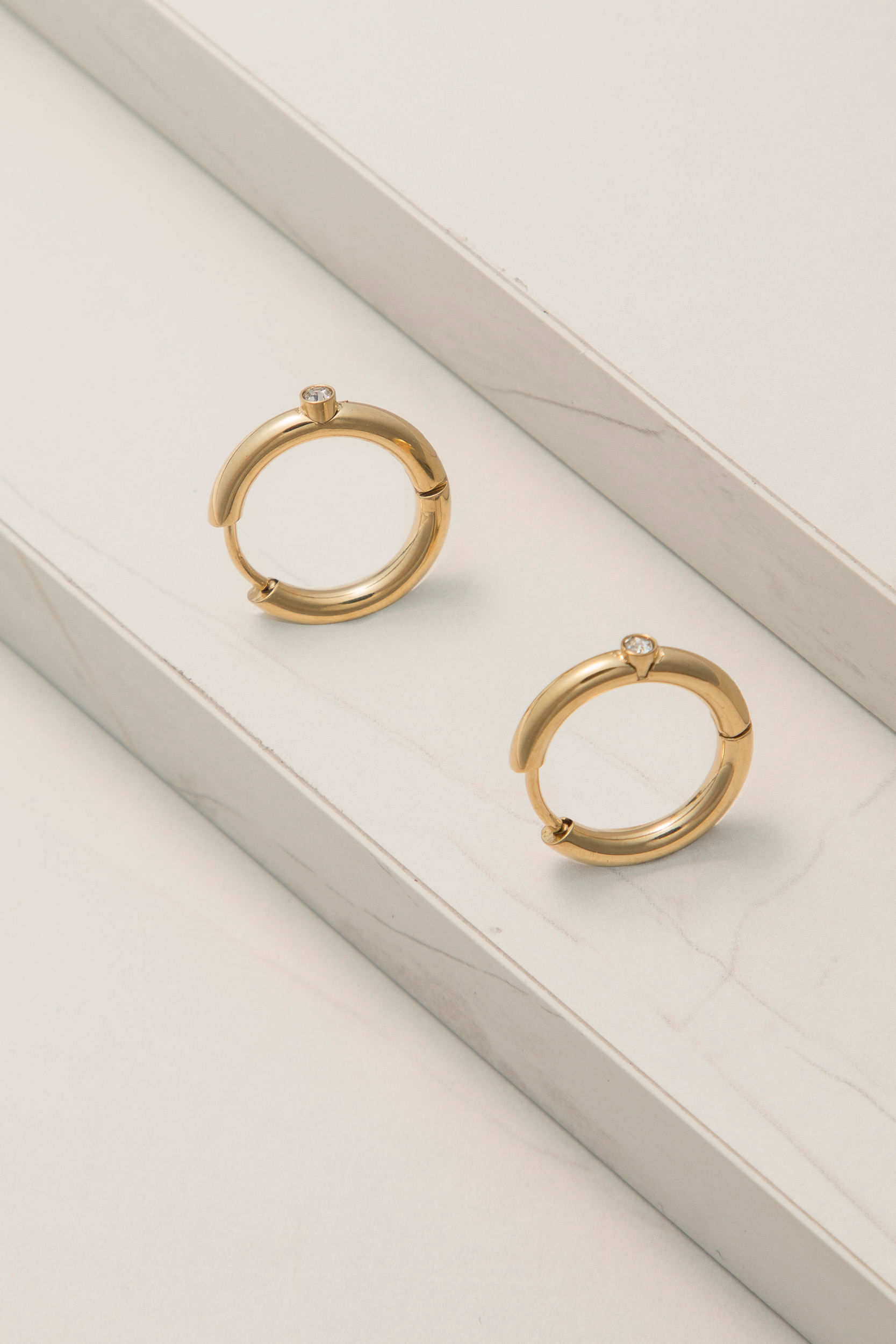 Brinco Argola Pedra Strass  DOURADO