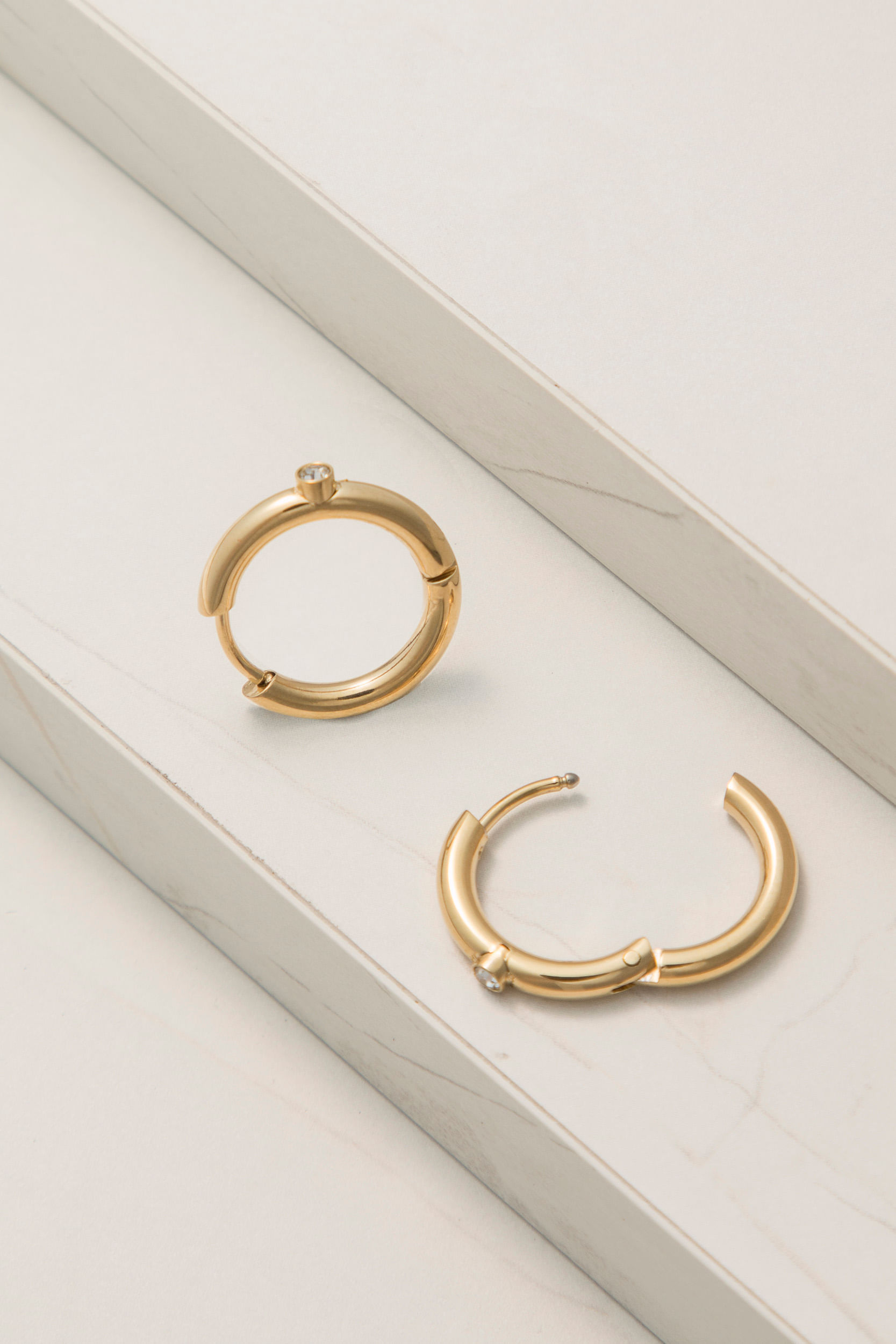 Brinco Argola Pedra Strass  DOURADO