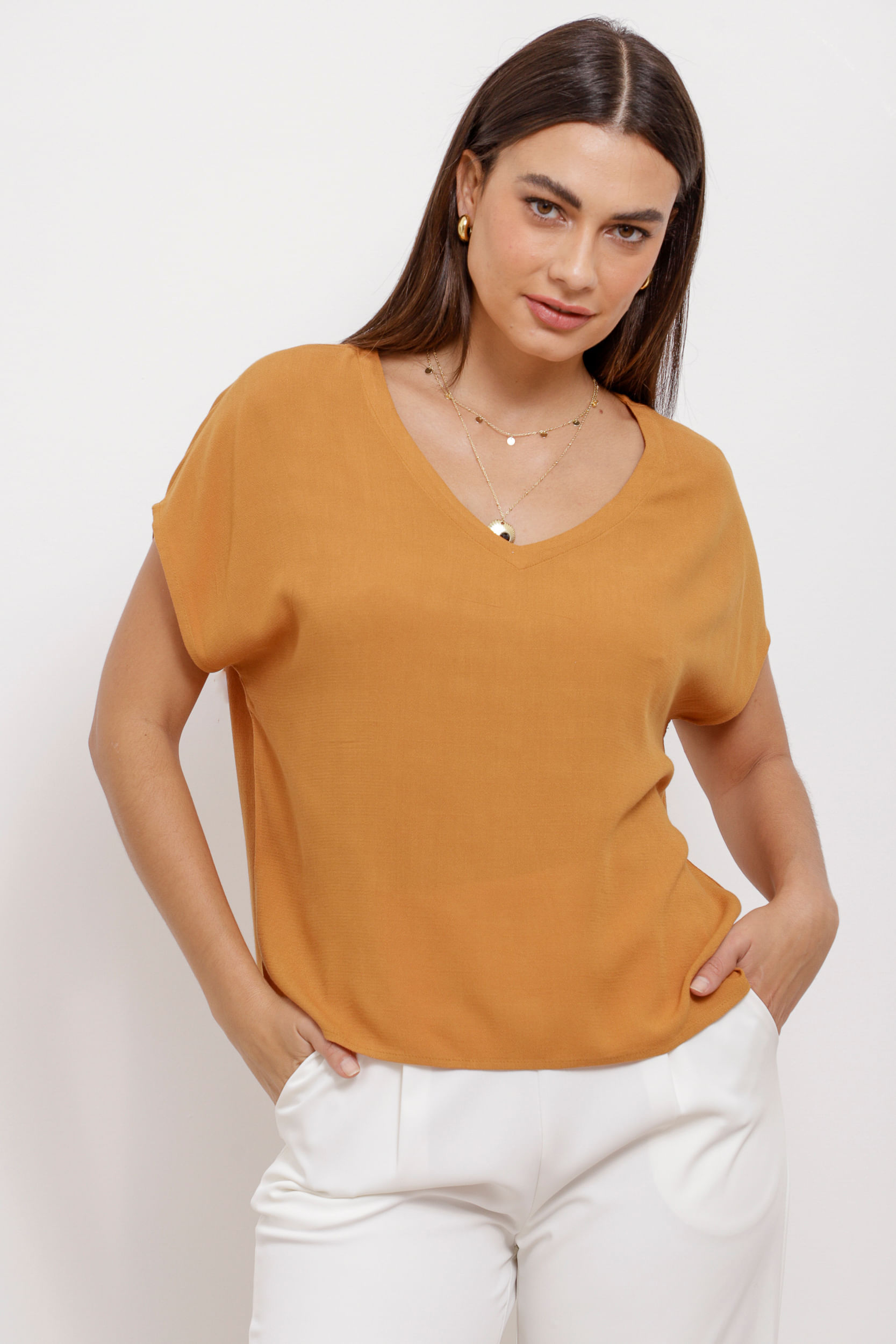 9034645 - Blusa Ampla Com Colar Caracol  MOSTARDA