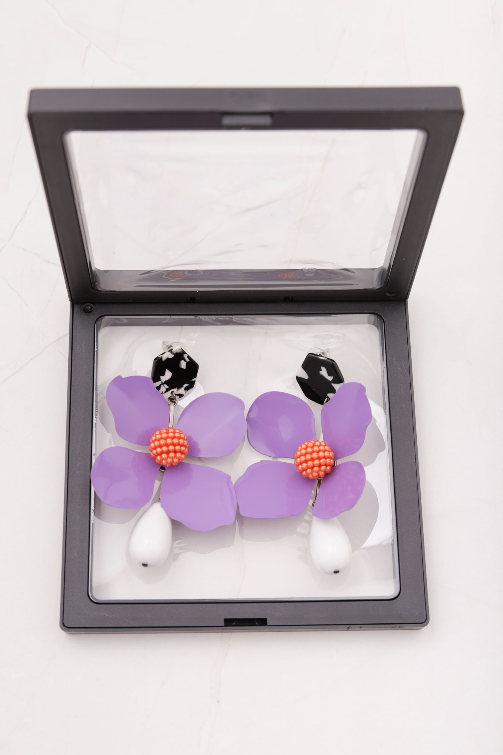 Brinco Médio Flor Color LILAS Brinco Médio Flor Color LILAS