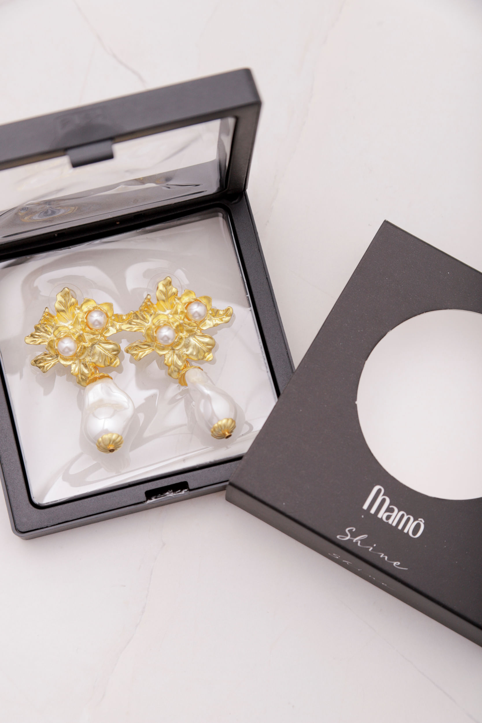 Brinco Flor Pérolas DOURADO Brinco Flor Pérolas DOURADO
