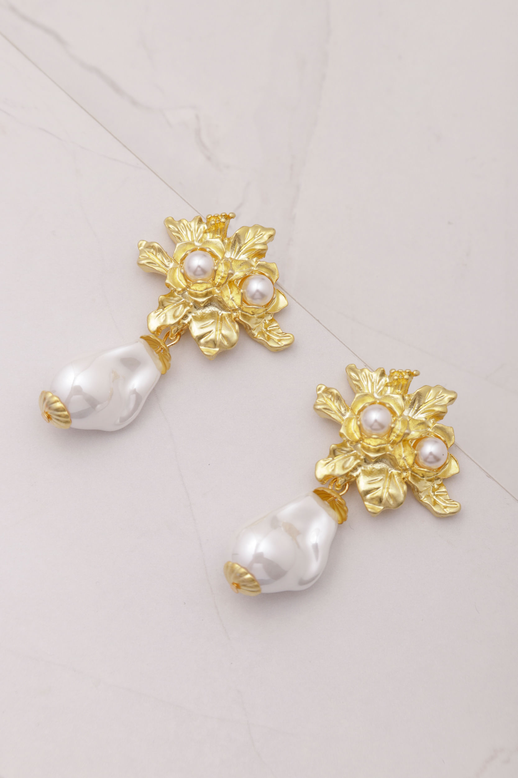 Brinco Flor Pérolas DOURADO Brinco Flor Pérolas DOURADO