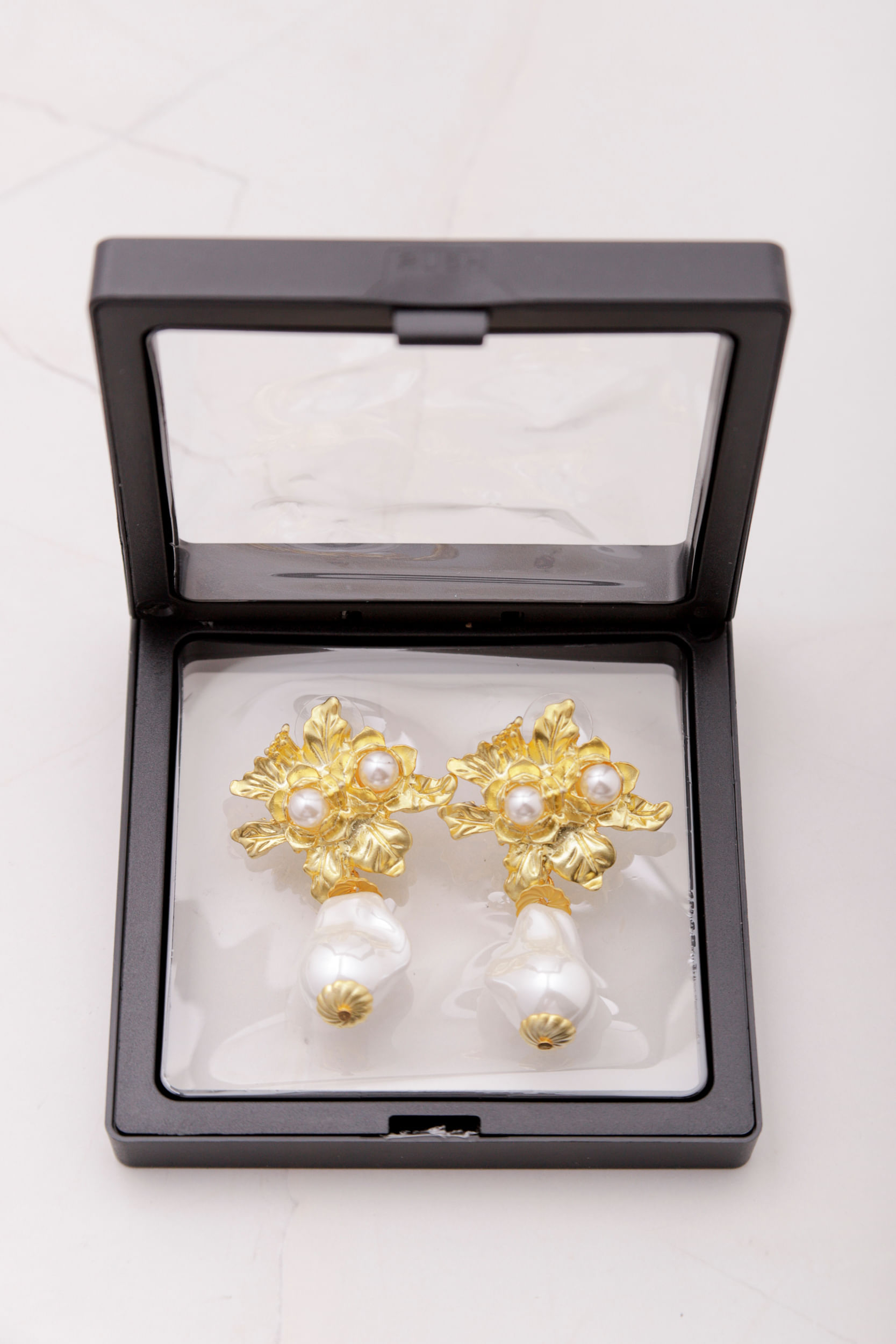 Brinco Flor Pérolas DOURADO Brinco Flor Pérolas DOURADO