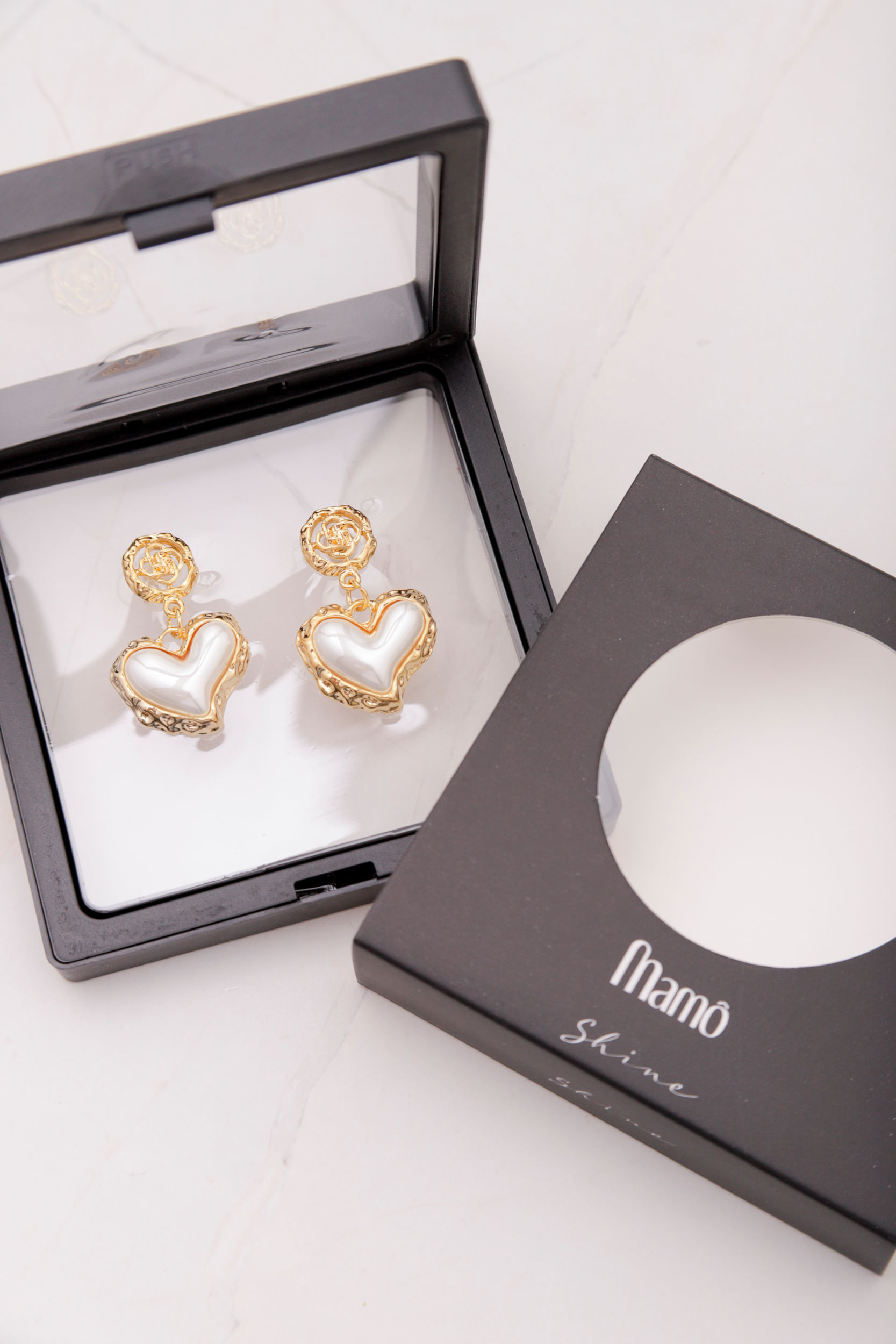 Brinco Coração Resino DOURADO Brinco Coração Resino DOURADO