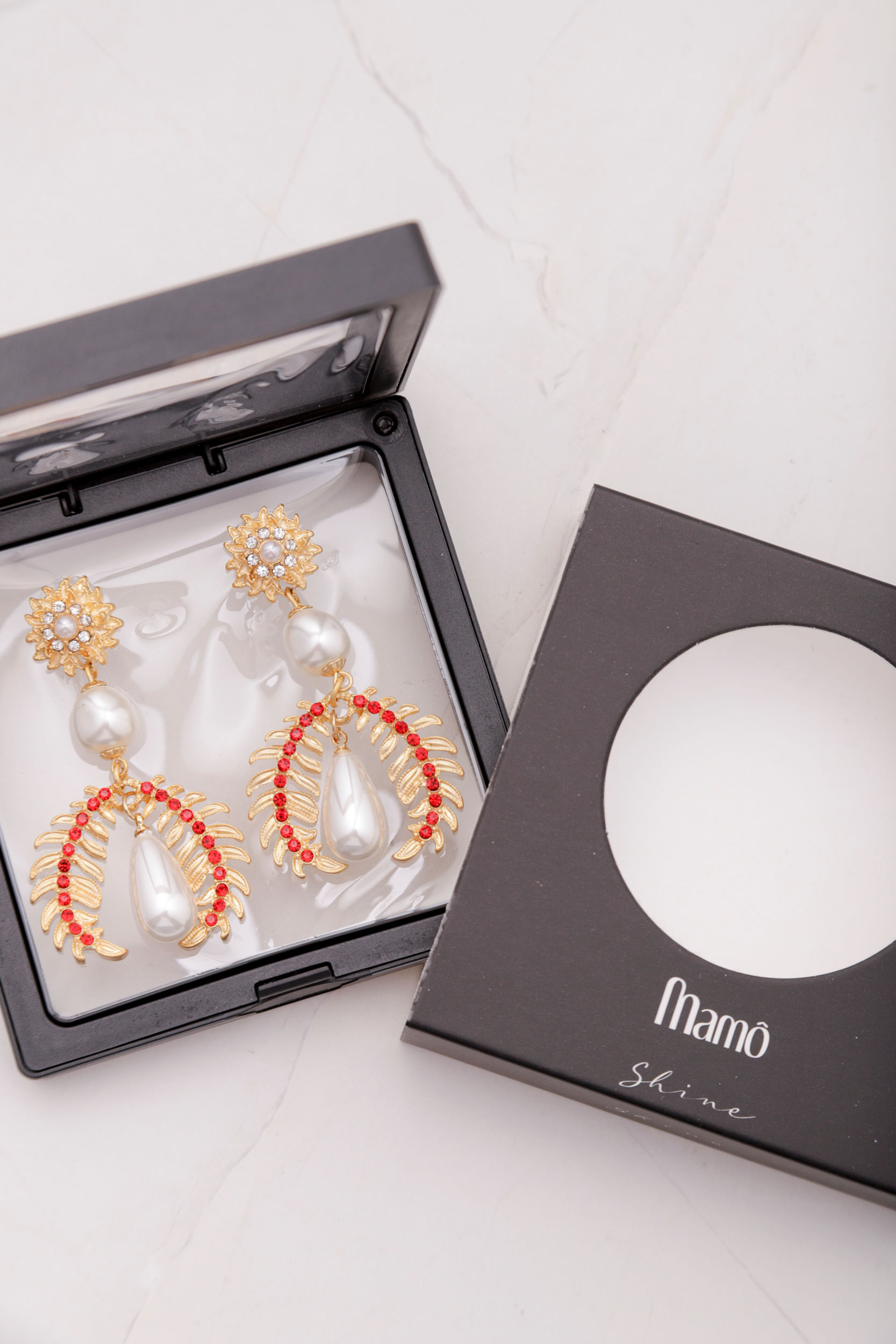 Brinco Gota Com Pedras OFF-WHITE Brinco Gota Com Pedras OFF-WHITE