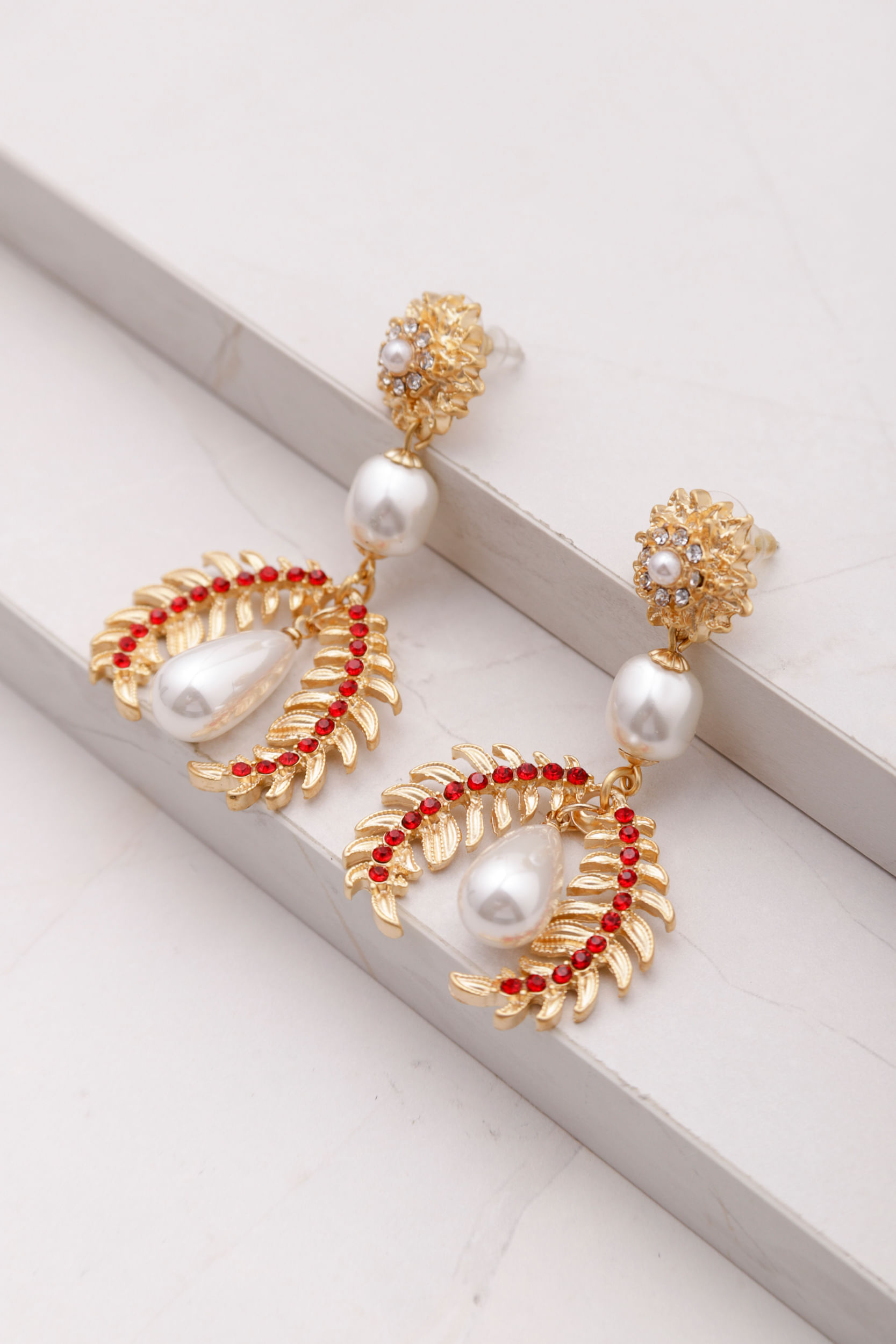 Brinco Gota Com Pedras OFF-WHITE Brinco Gota Com Pedras OFF-WHITE