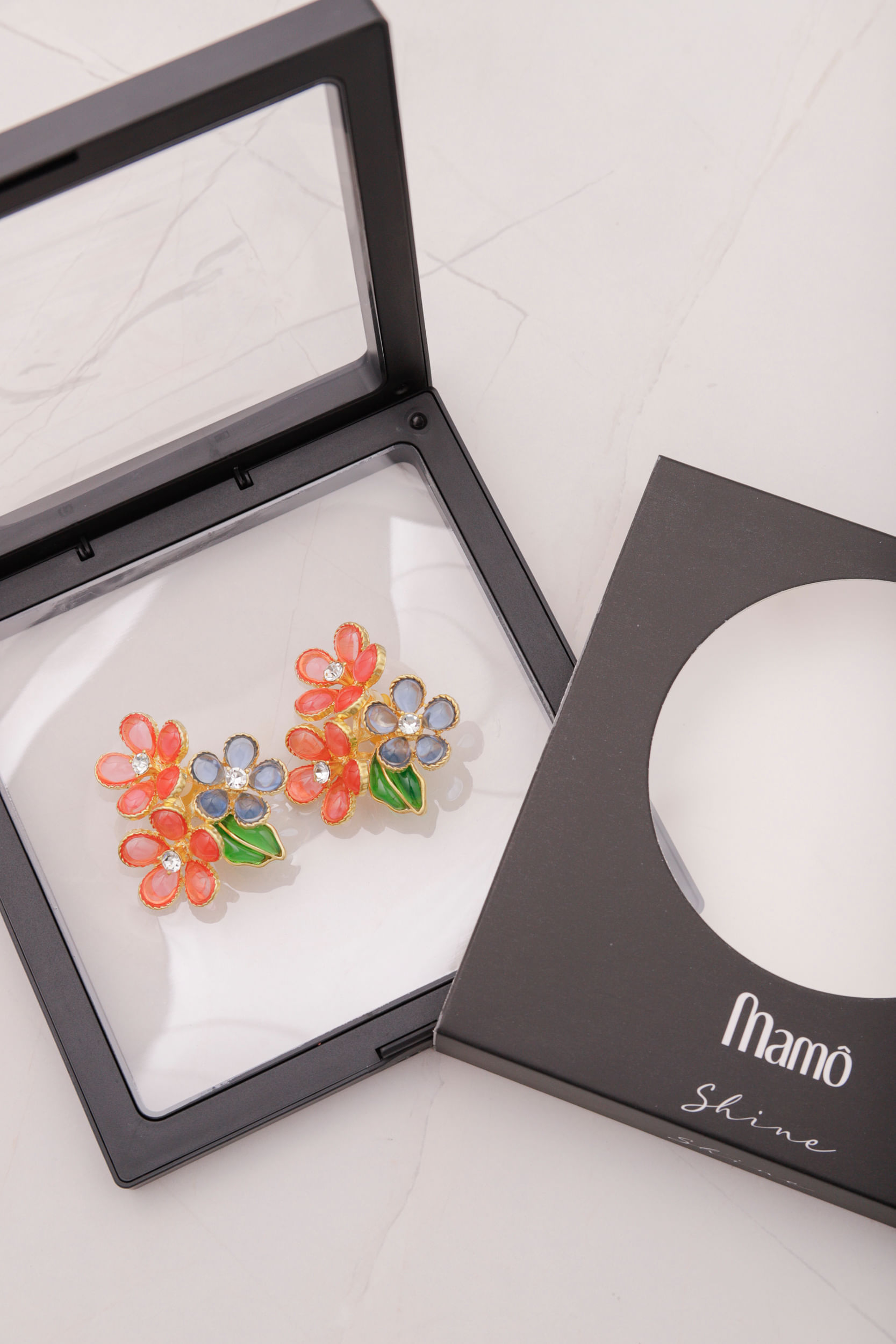 Brinco Flor Pedras Multi Cores MULTICOLOR Brinco Flor Pedras Multi Cores MULTICOLOR