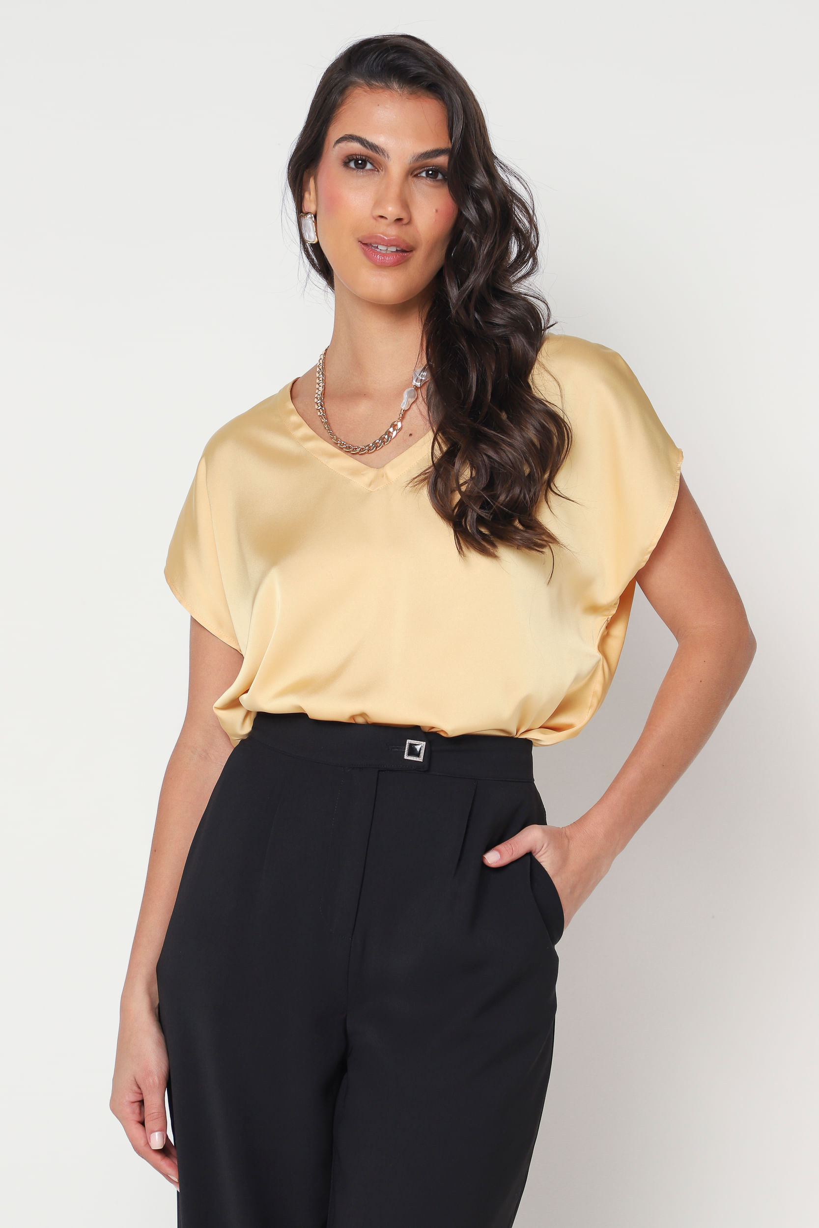 9034664 - Blusa Ampla Com Colar Pérola  AMARELO