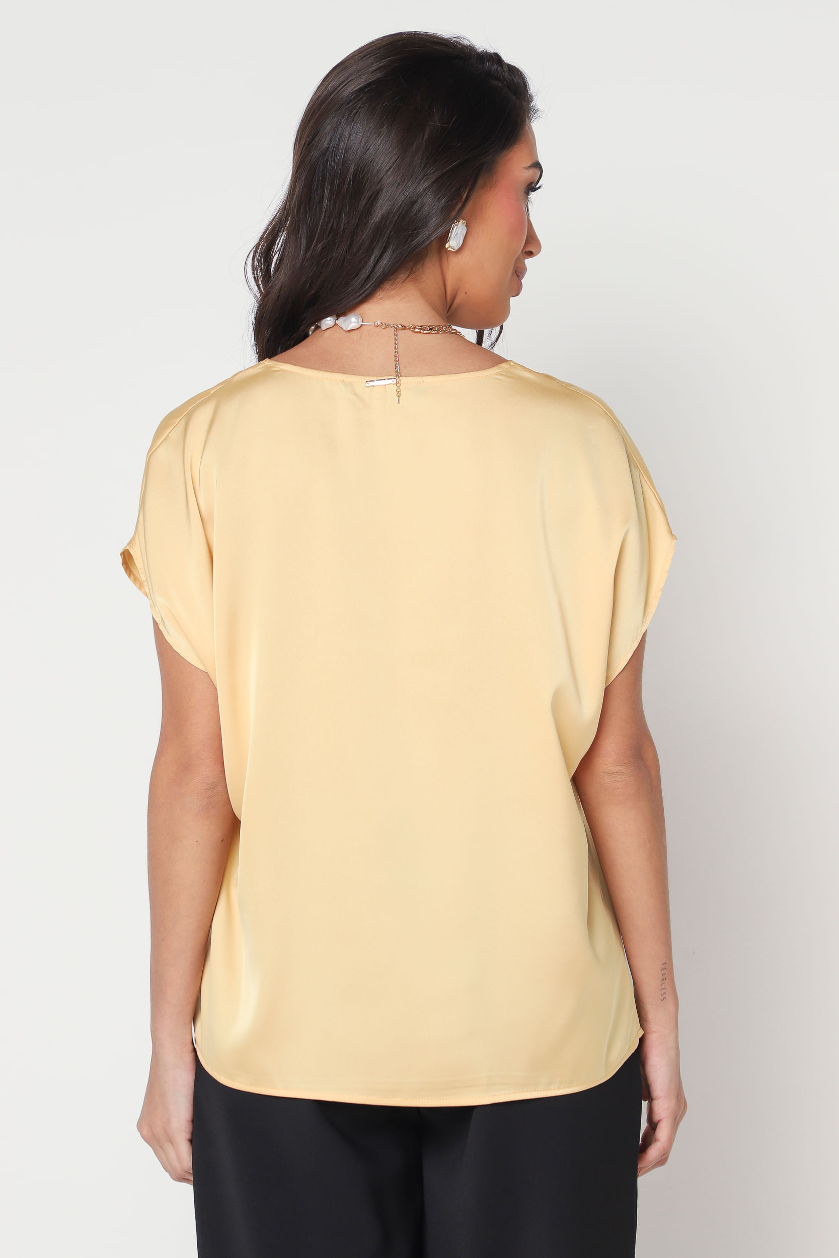 9034664 - Blusa Ampla Com Colar Pérola AMARELO 9034664 - Blusa Ampla Com Colar Pérola AMARELO