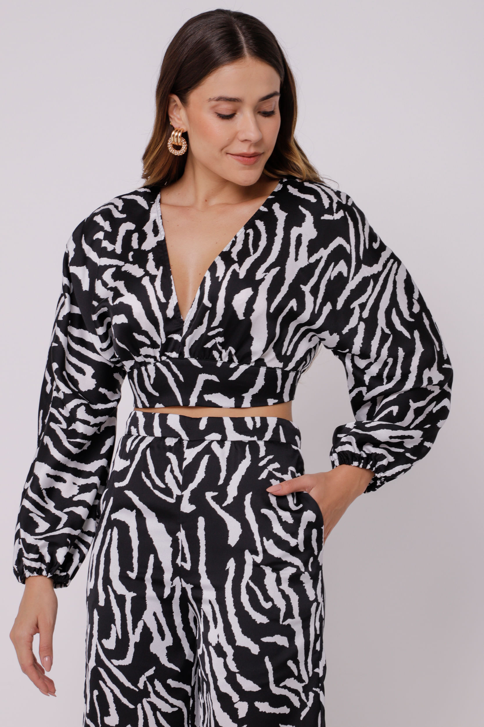 9034964 - Blusa Cropped Manga Longa Zebra  PRETO