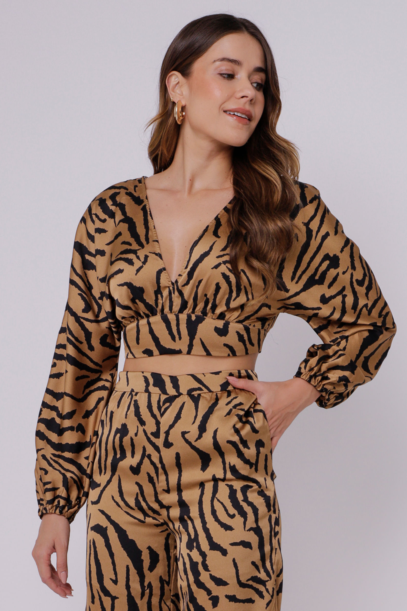 9034964 - Blusa Cropped Manga Longa Zebra  CARAMELO