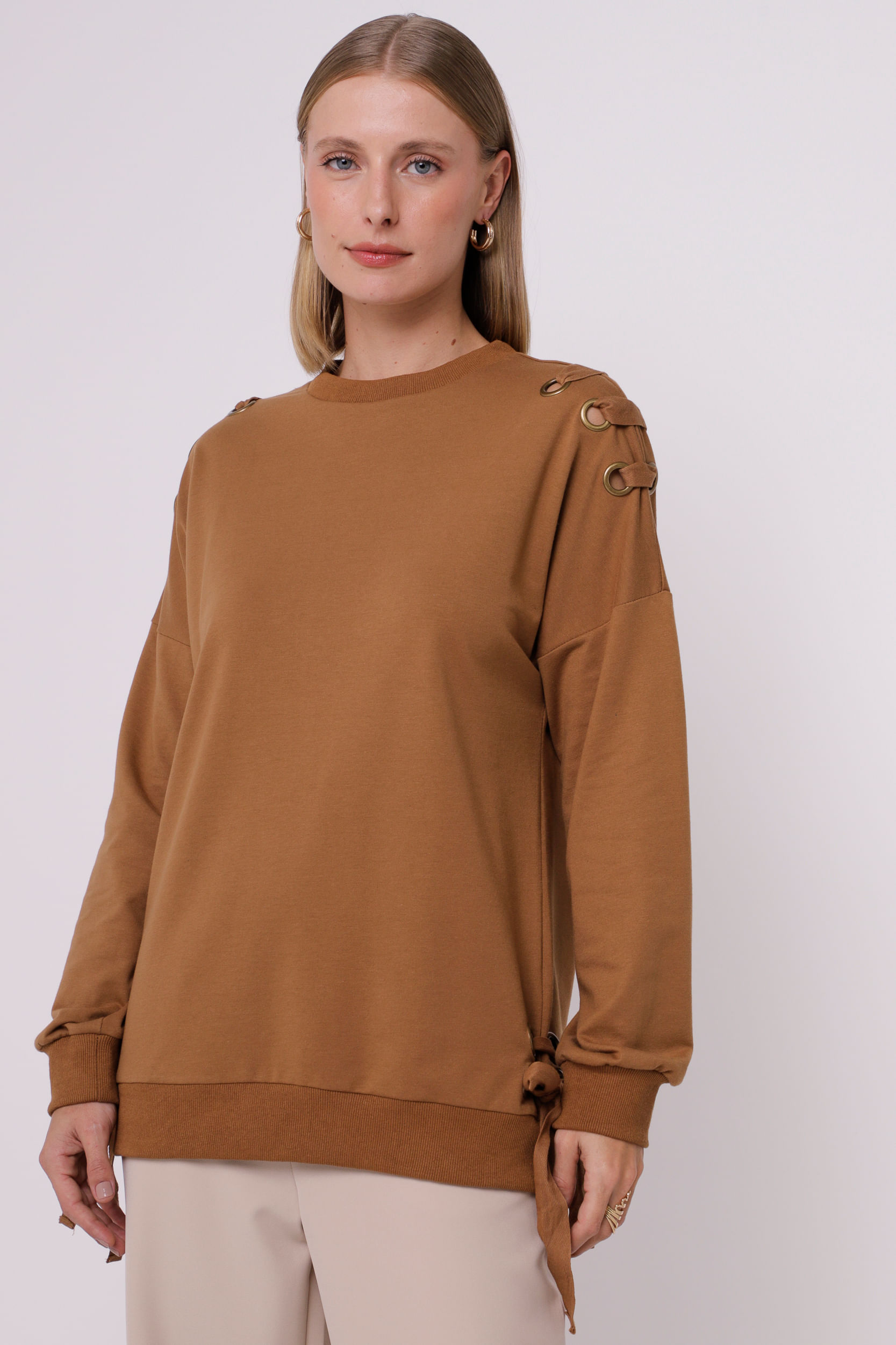 9034984 - Blusa Manga Comprida Ilhós  MARROM