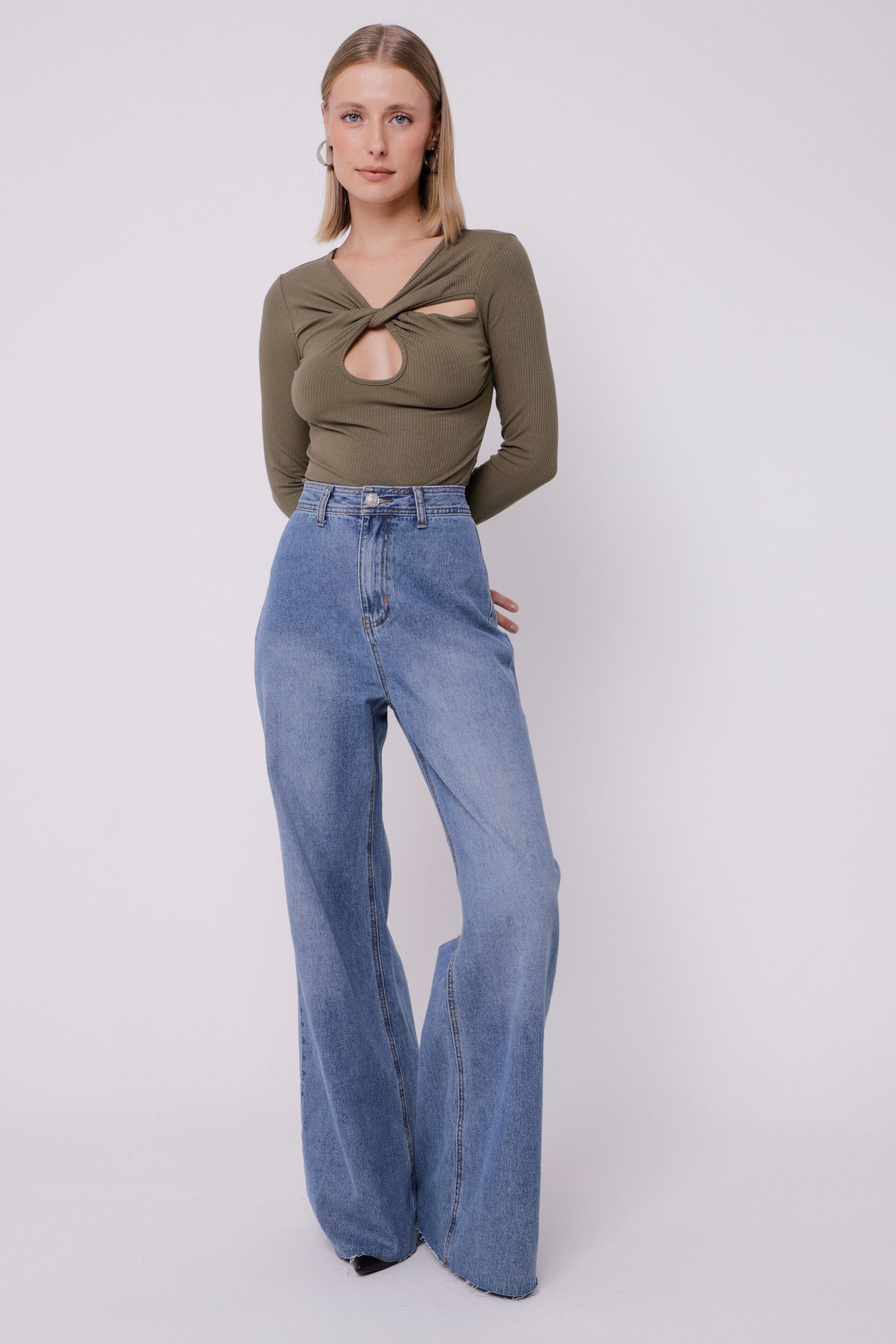 9034261 - Blusa Malha Decote Torcido VERDE MILITAR 9034261 - Blusa Malha Decote Torcido VERDE MILITAR