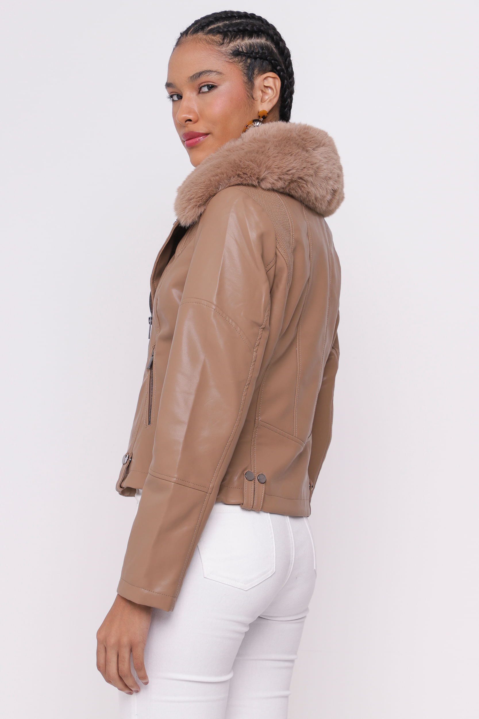 Jaqueta Biker em PU com Gola de Pelo Sintético CAMEL