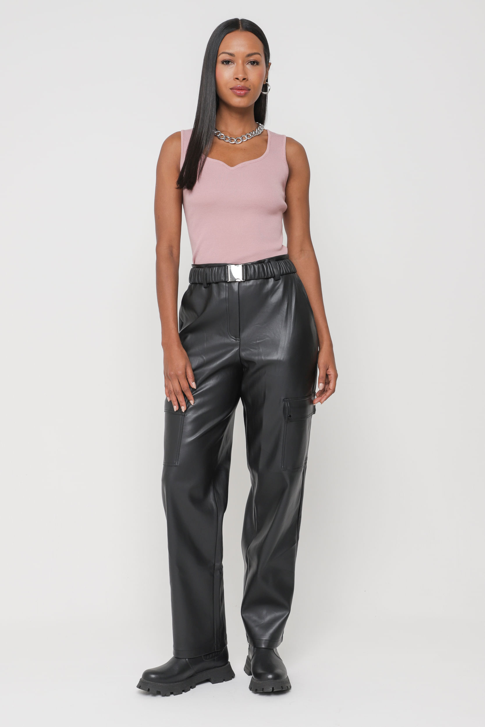 9035245 - Calça Reta em PU com Bolsos     PRETO