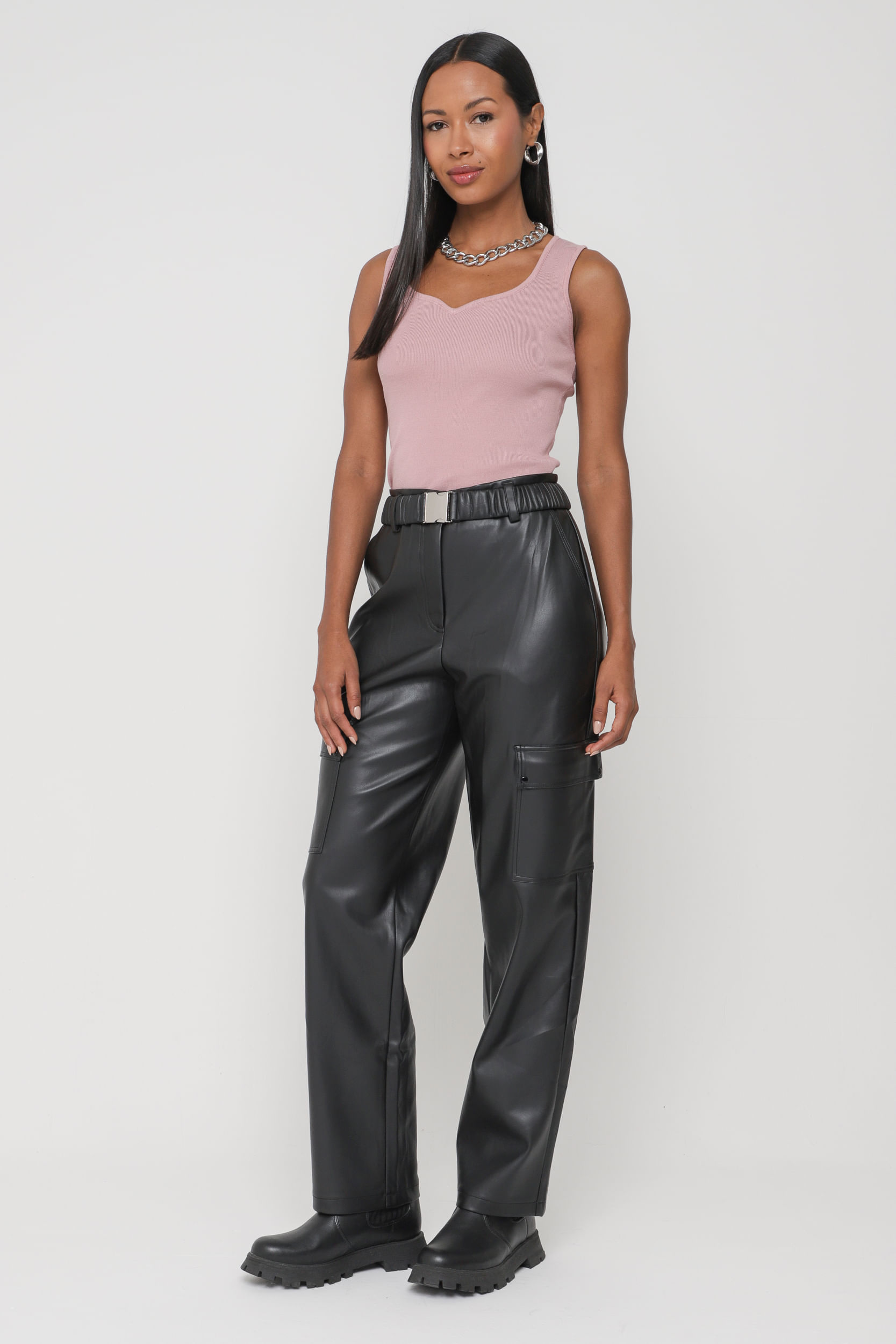 9035245 - Calça Reta em PU com Bolsos     PRETO