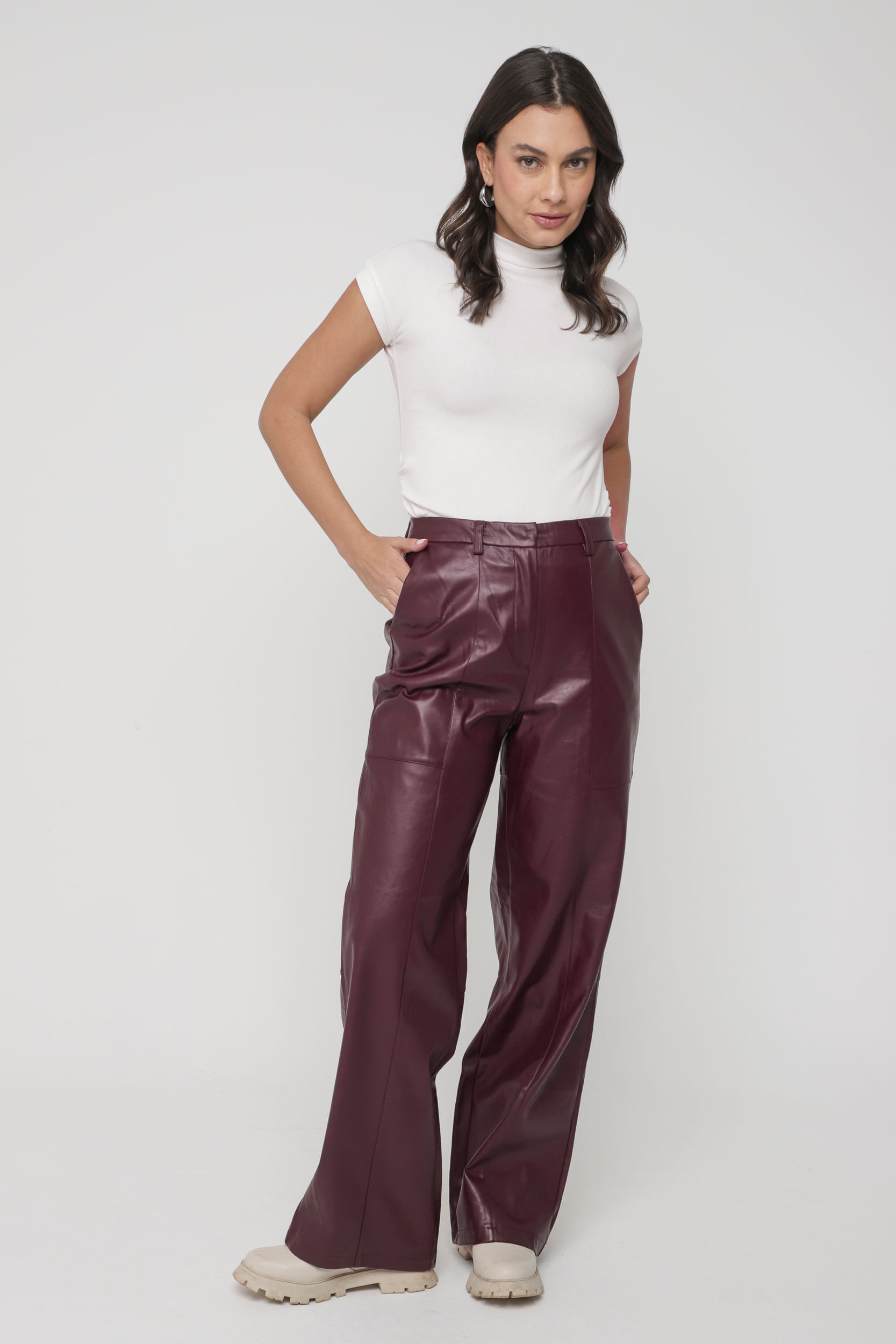 9035247 - Calça PU Recortes  VINHO