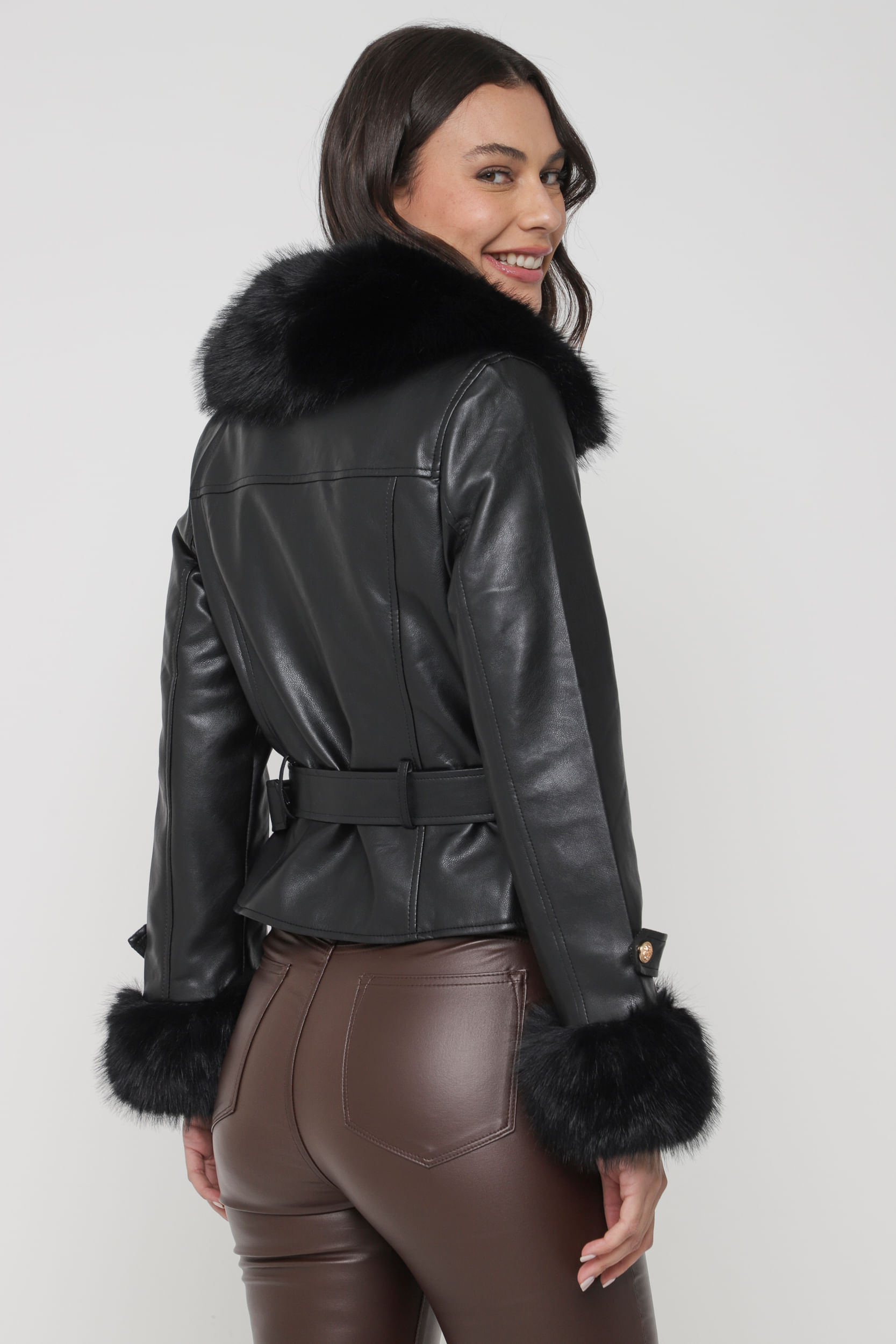 Jaqueta Biker PU Gola Pelo Sintético PRETO Jaqueta Biker PU Gola Pelo Sintético PRETO
