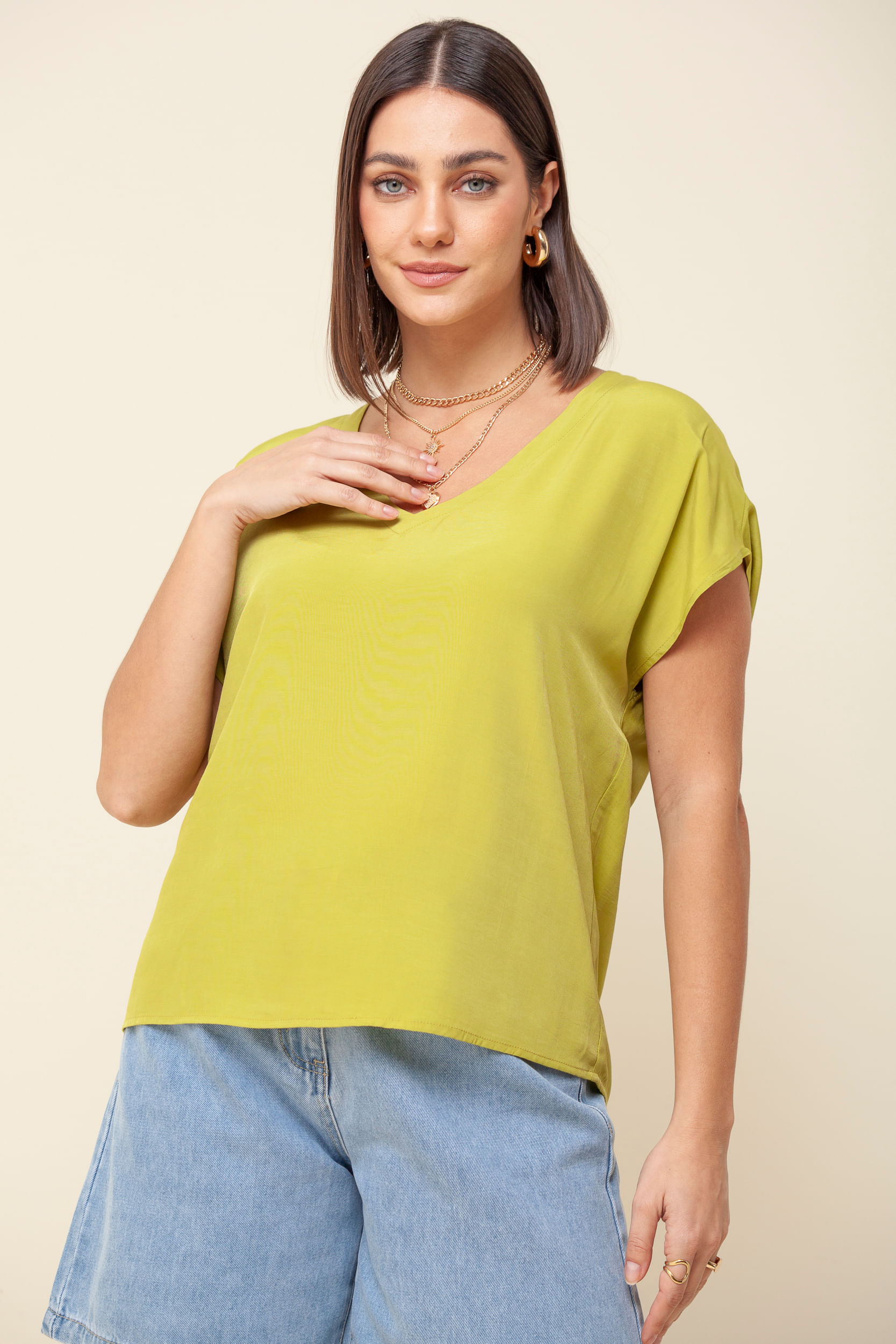 Blusa Viscose Ampla Com Colar VERDE Blusa Viscose Ampla Com Colar VERDE