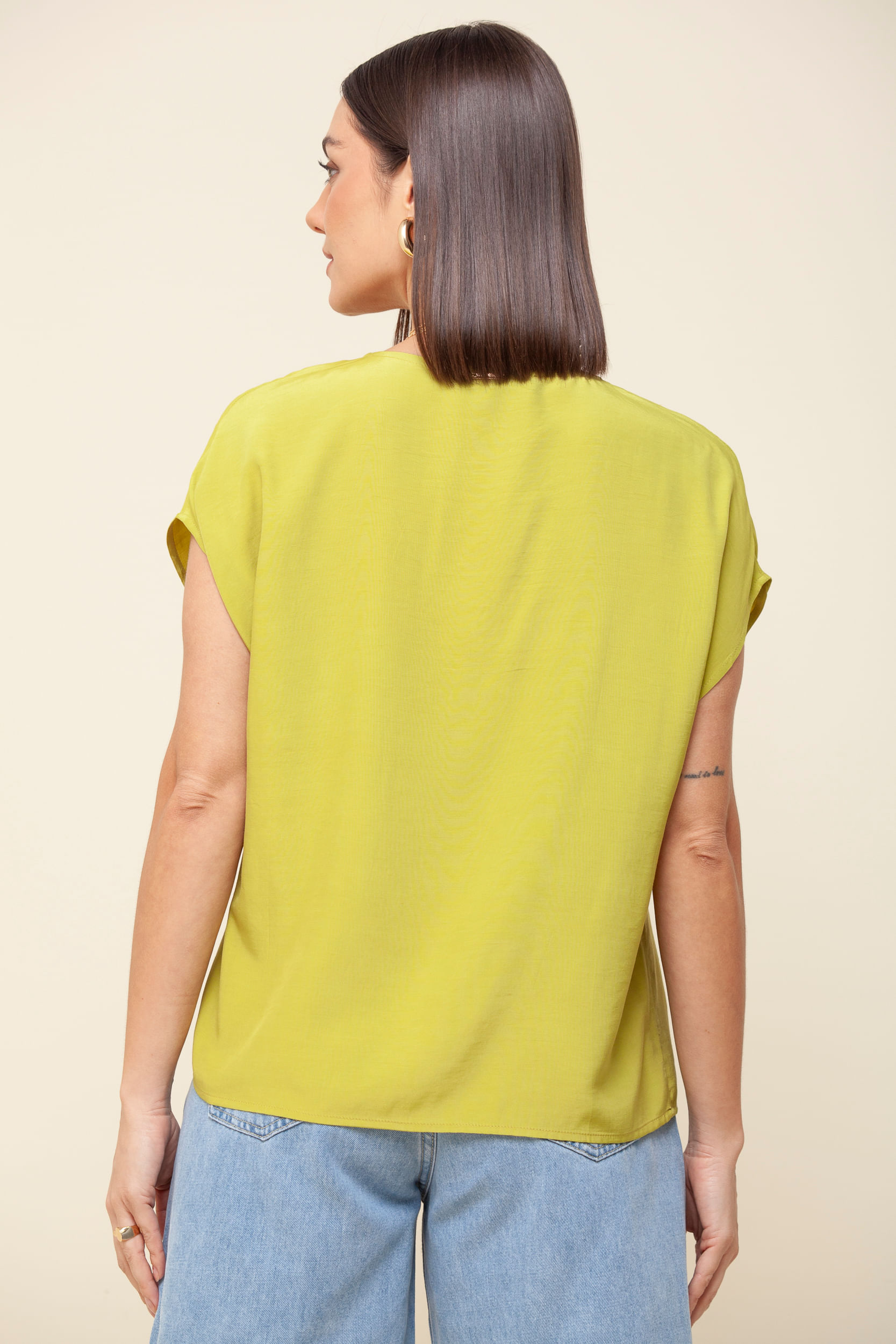 Blusa Viscose Ampla Com Colar VERDE Blusa Viscose Ampla Com Colar VERDE
