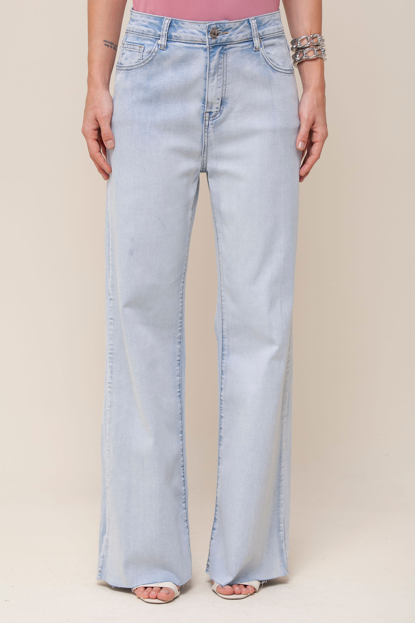 9035371 - Calça Reta Barra Corte à Fio AZUL CLARO 9035371 - Calça Reta Barra Corte à Fio AZUL CLARO