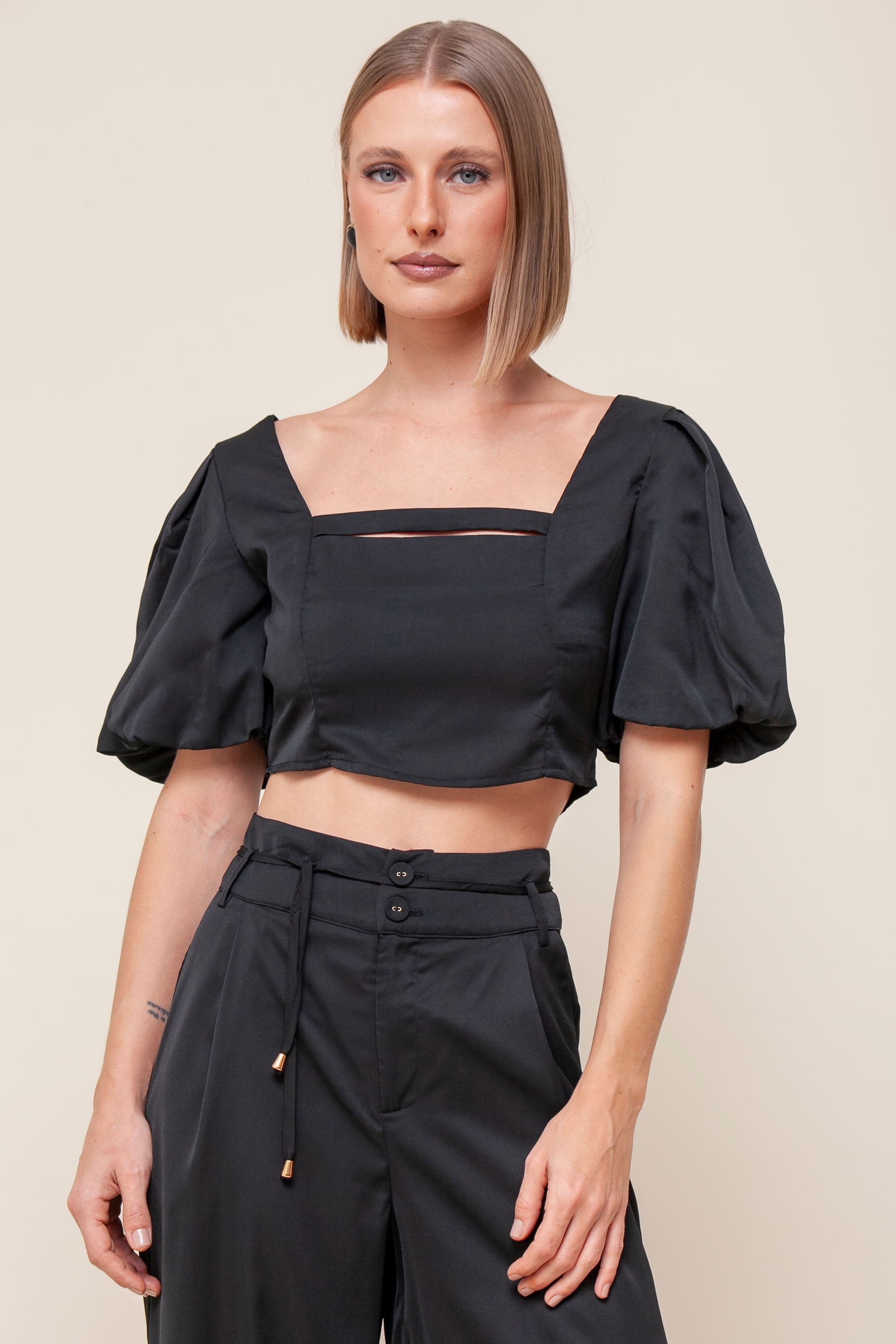 Blusa Cropped Detalhe Busto  PRETO