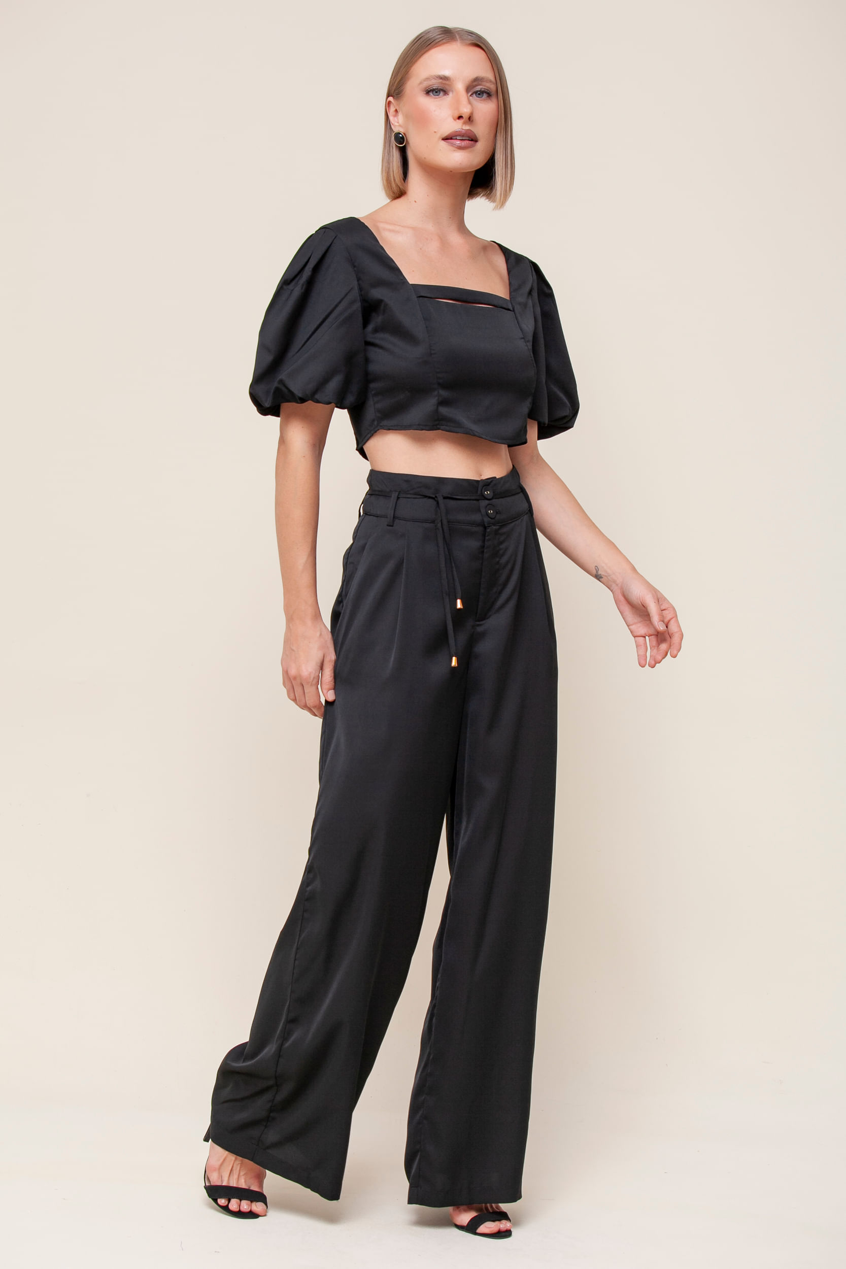 Blusa Cropped Detalhe Busto PRETO Blusa Cropped Detalhe Busto PRETO