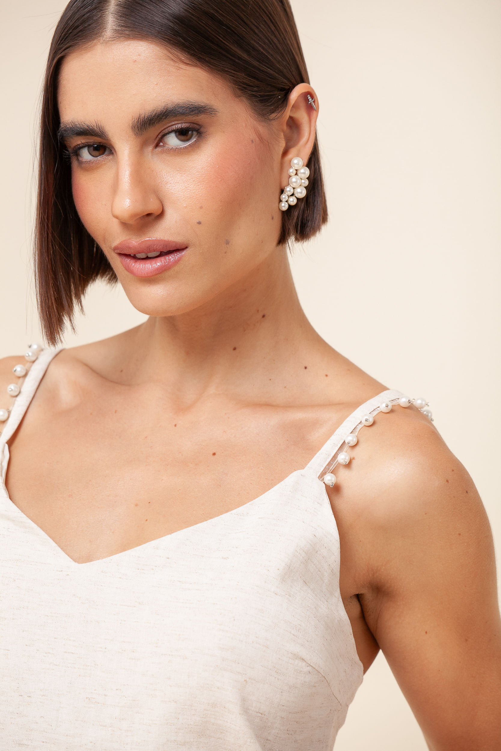 Regata Cropped Detalhe Pérolas Viscolinho OFF-WHITE Regata Cropped Detalhe Pérolas Viscolinho OFF-WHITE