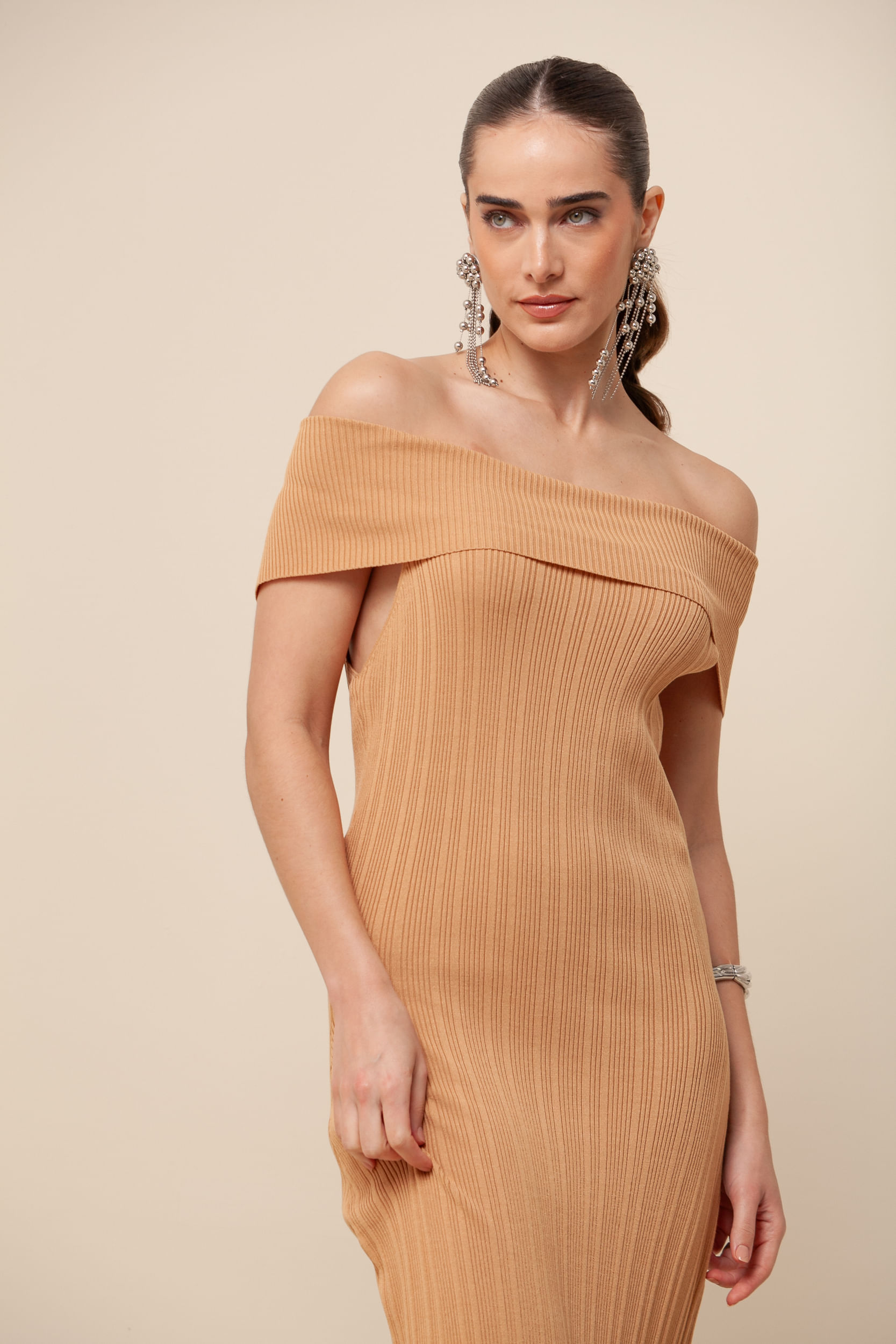 9035570 - Vestido Tricô Ombro a Ombro Midi BEGE 9035570 - Vestido Tricô Ombro a Ombro Midi BEGE