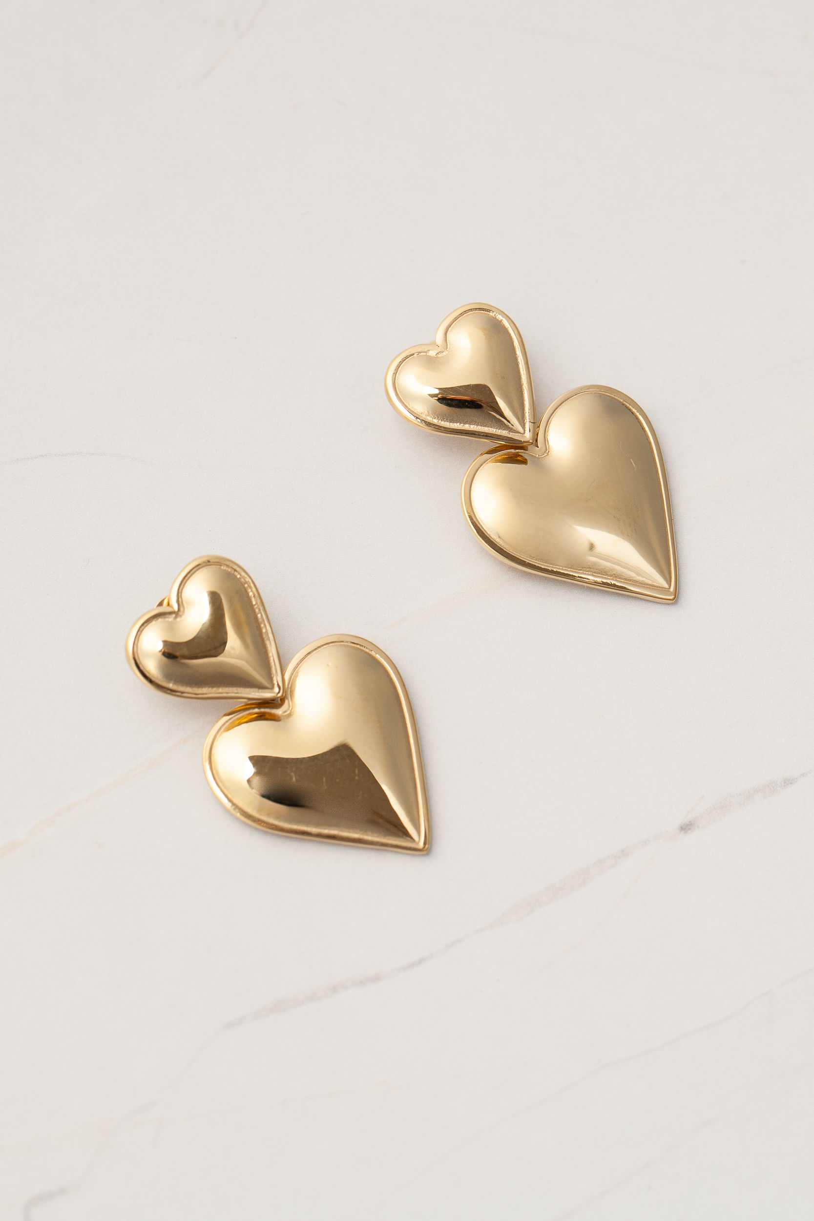 Brinco Pingente Coração 
 DOURADO