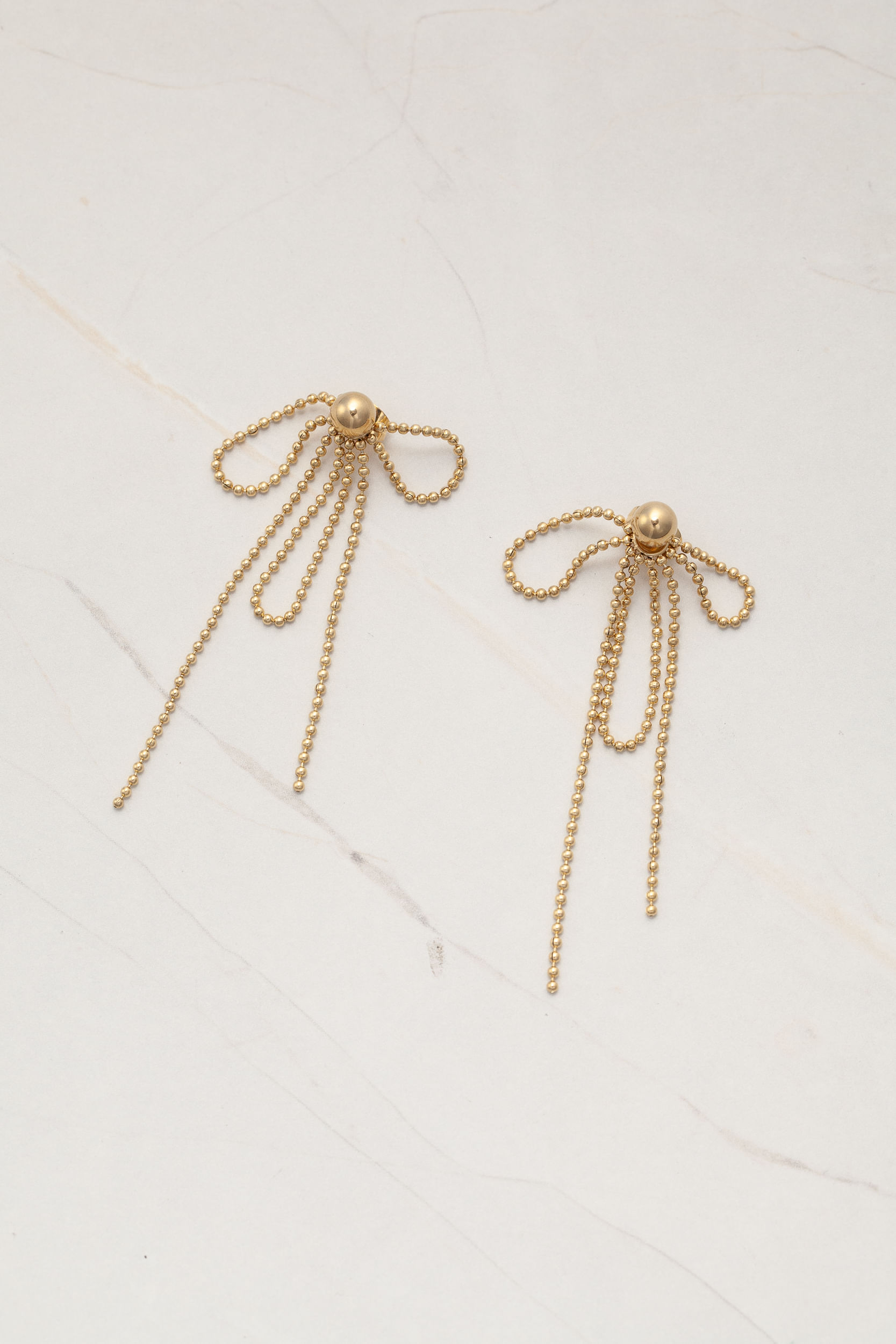 Brinco Esfera com Pingente Corrente  DOURADO